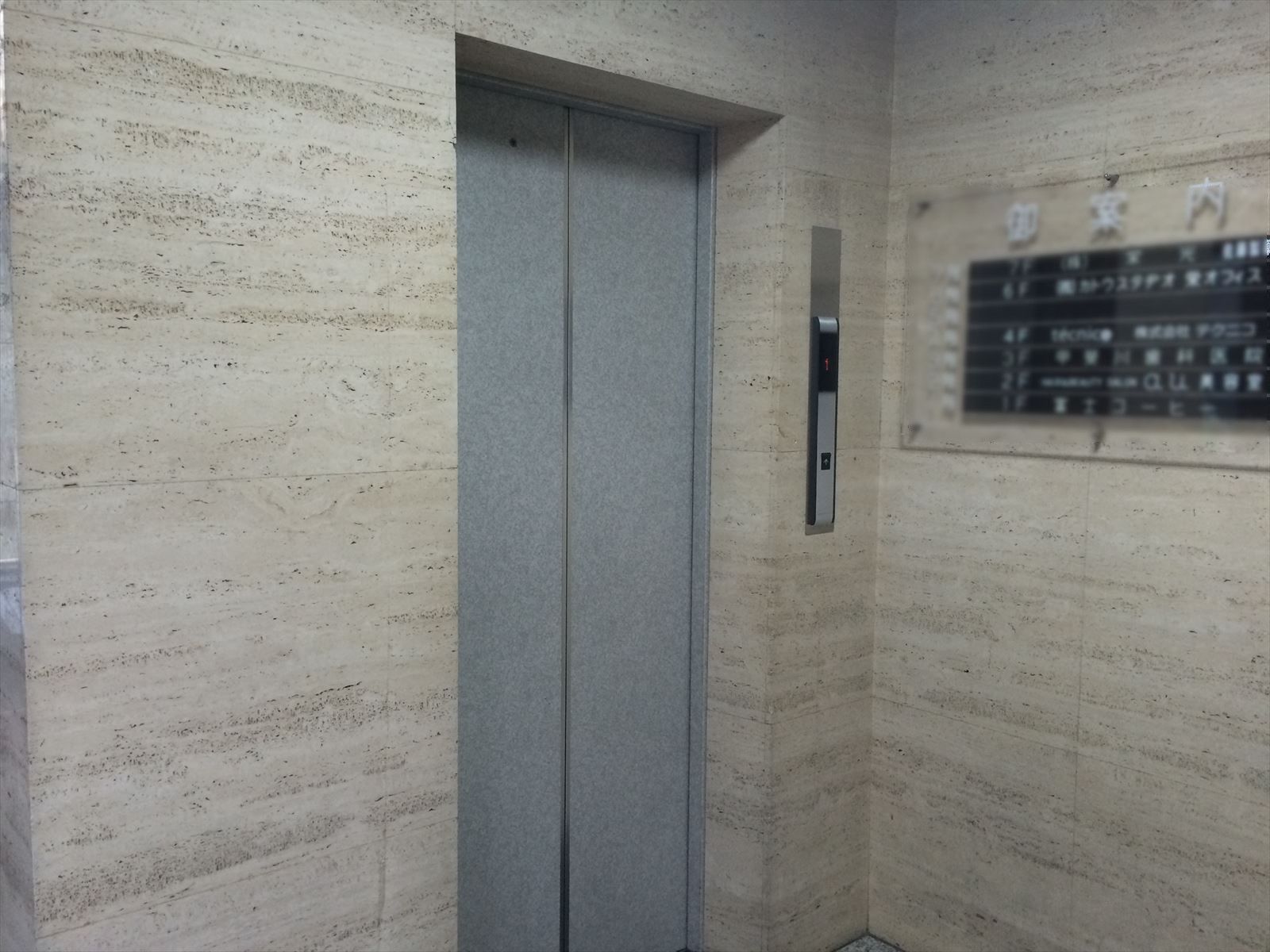 エレベーター１基