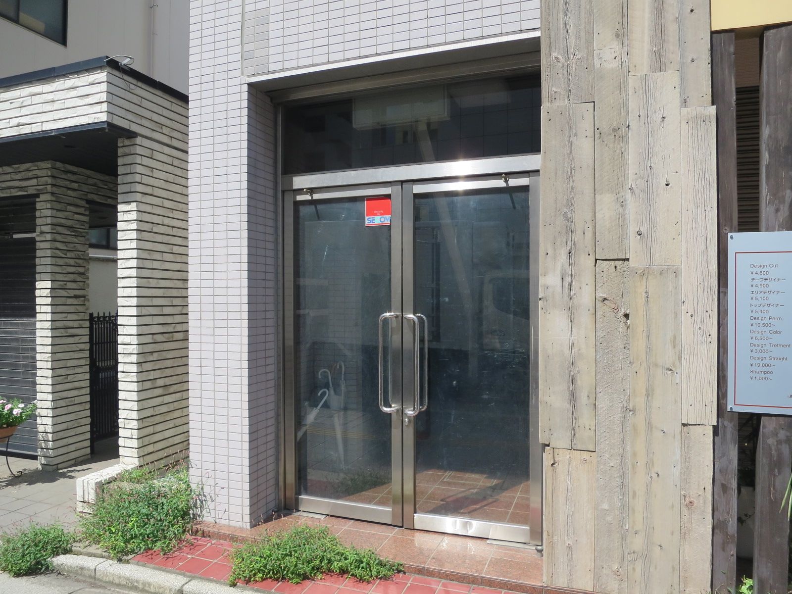 オフィスビル出入口