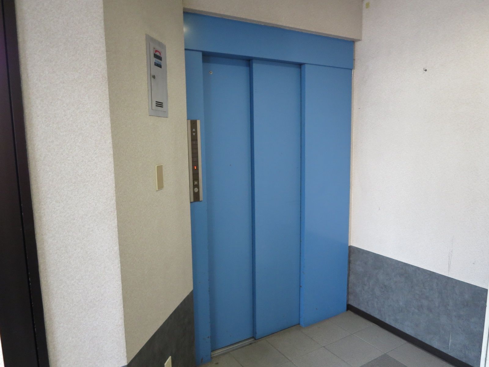 エレベーター1基