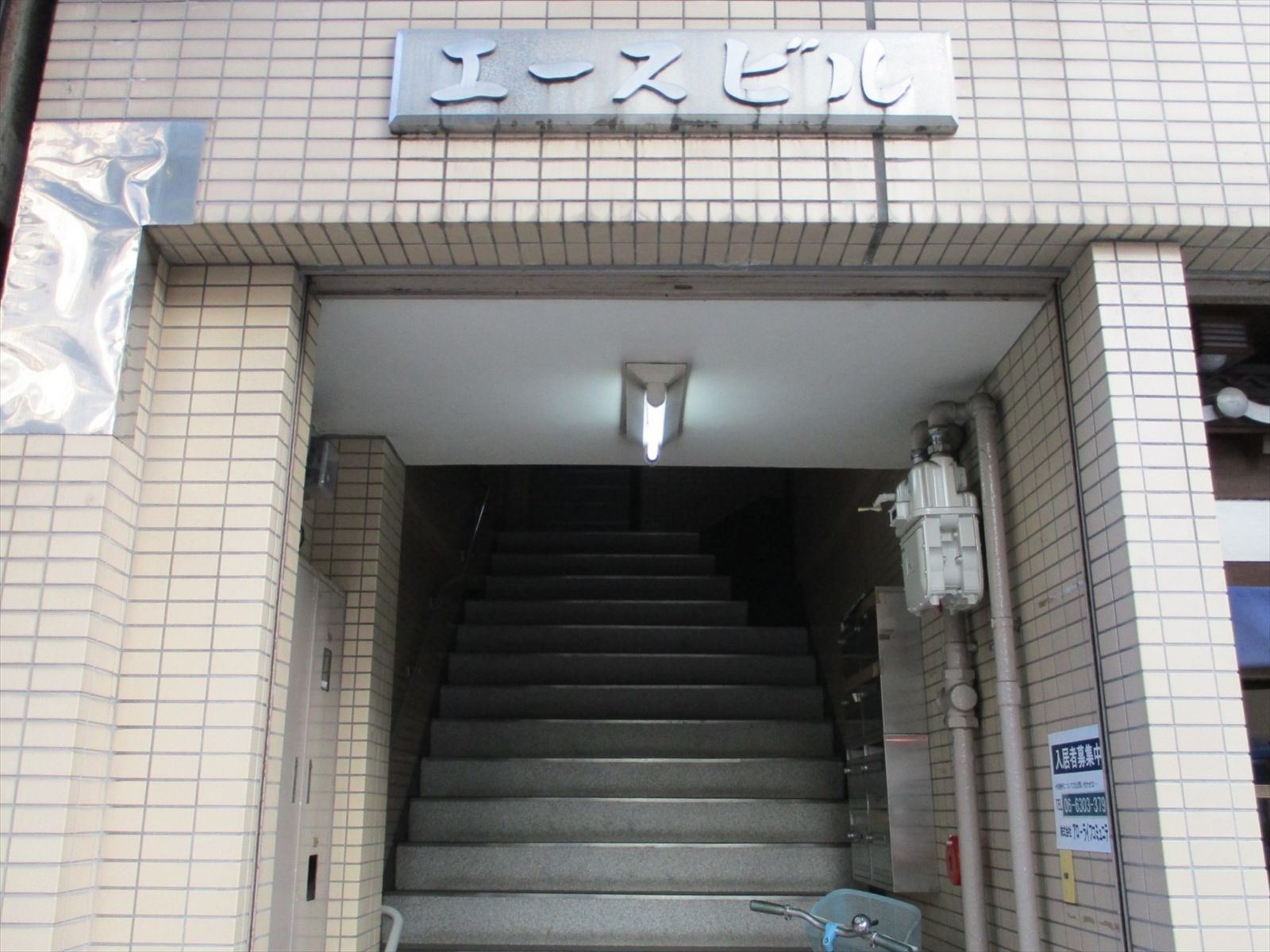 オフィスビル出入口