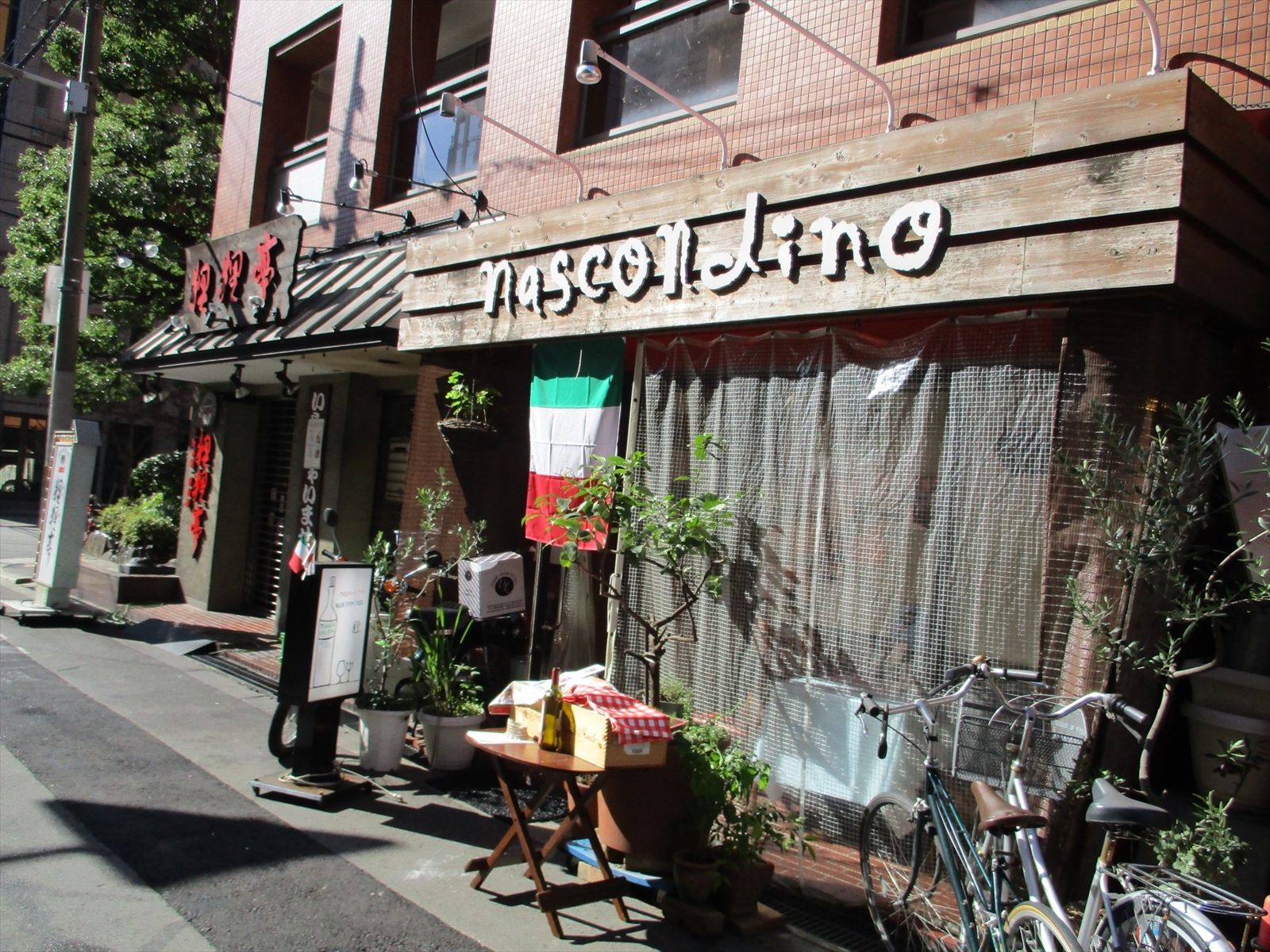1階に飲食店あり