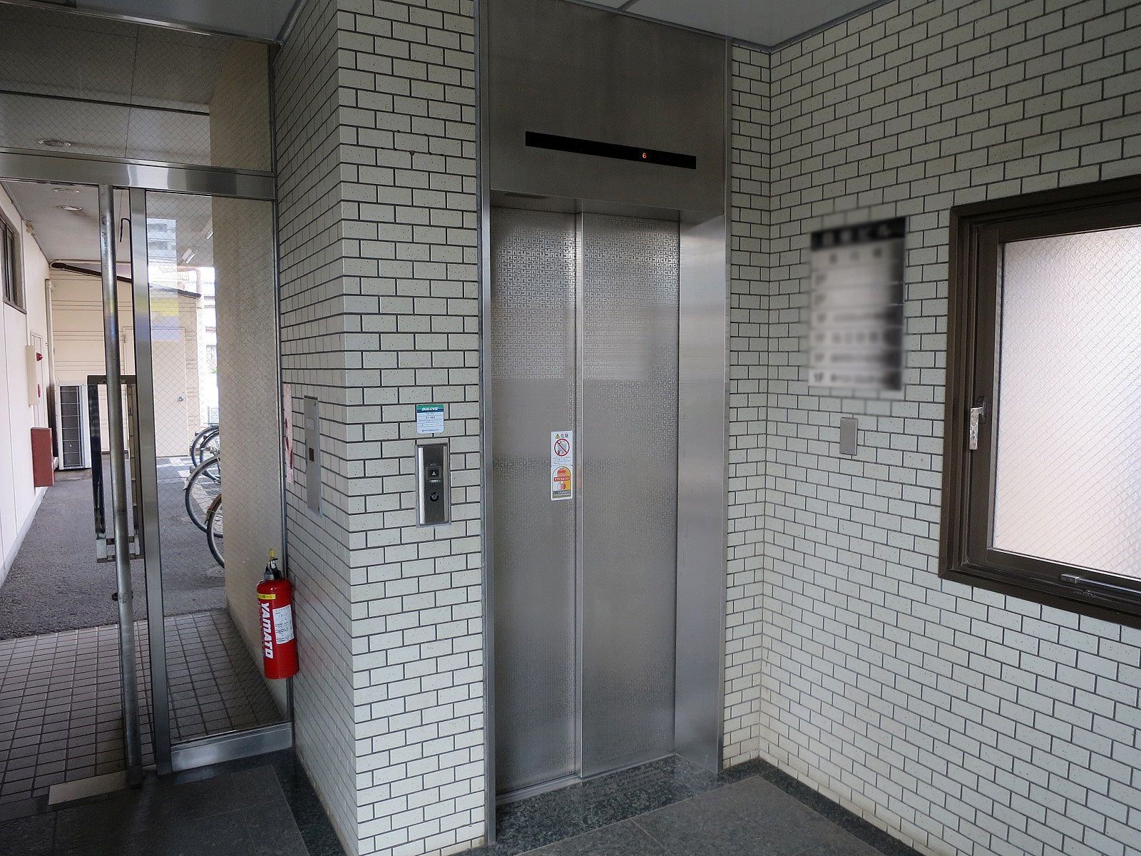 エレベーター1基