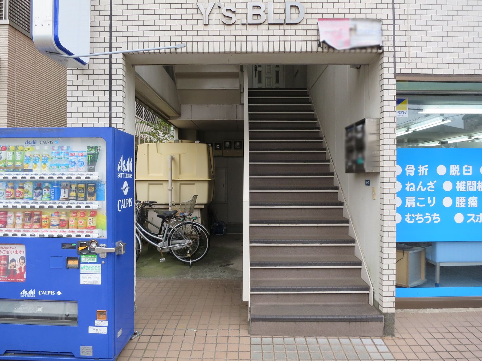 ビル出入口