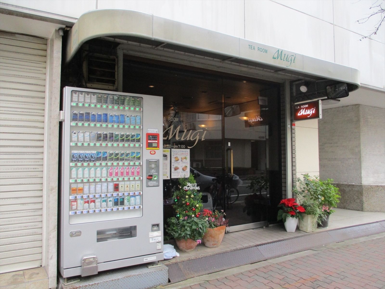 オフィスビル出入口