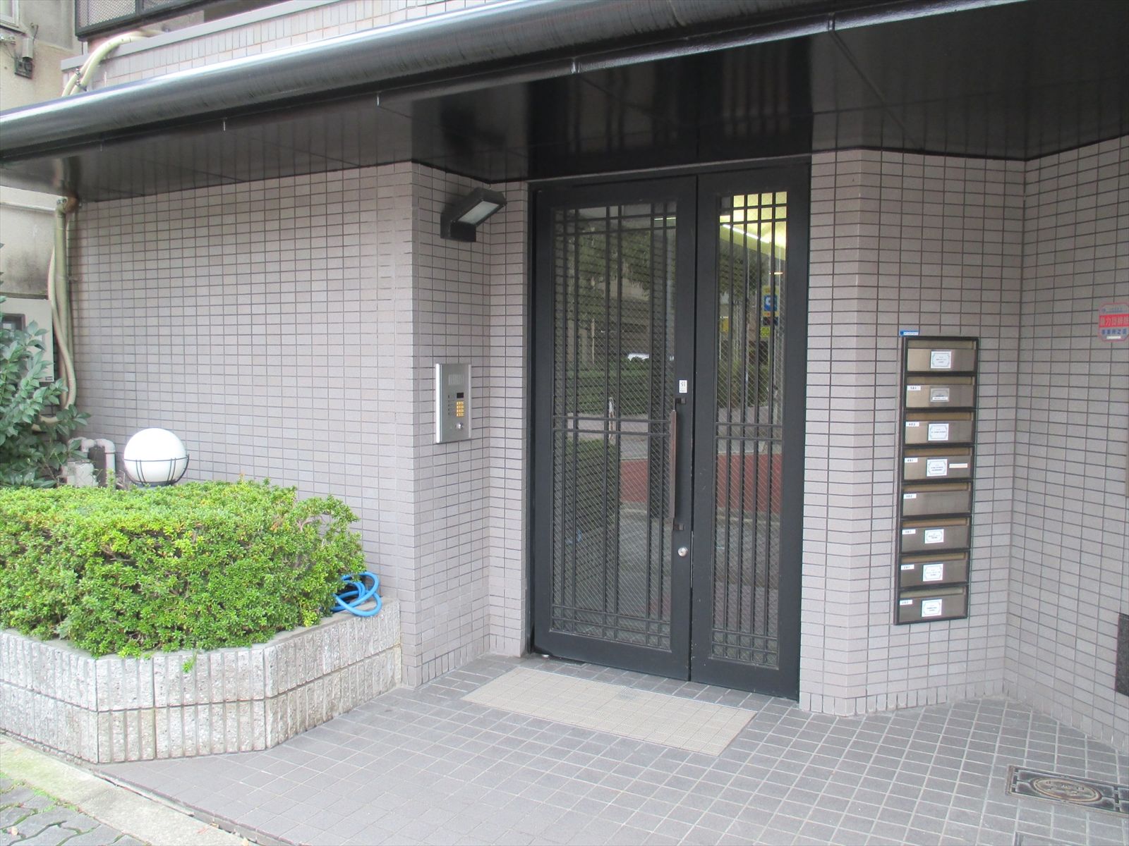 オフィスビル出入口