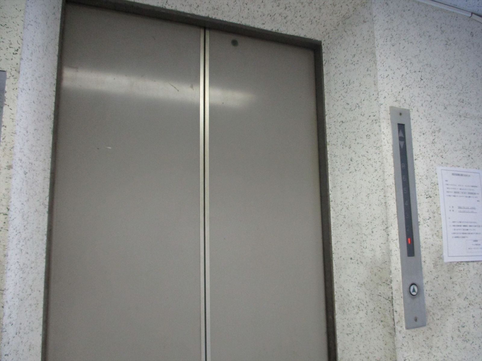 エレベーター1基