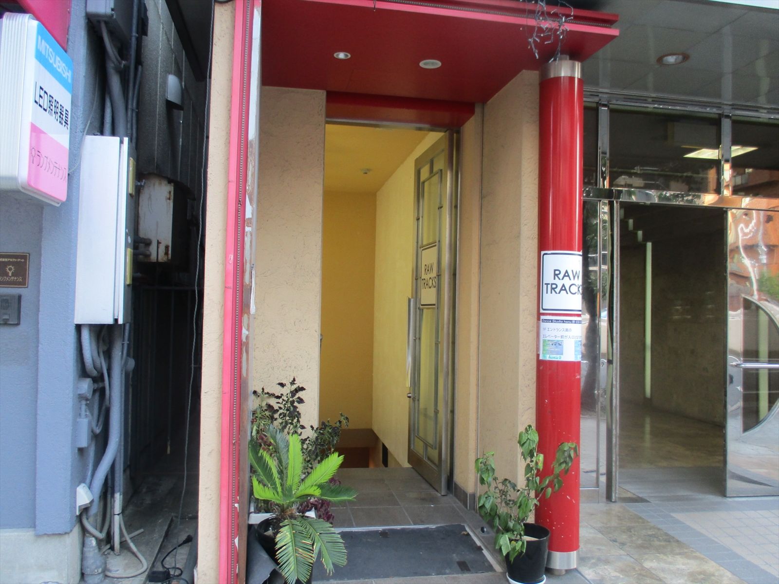 地下店舗入口