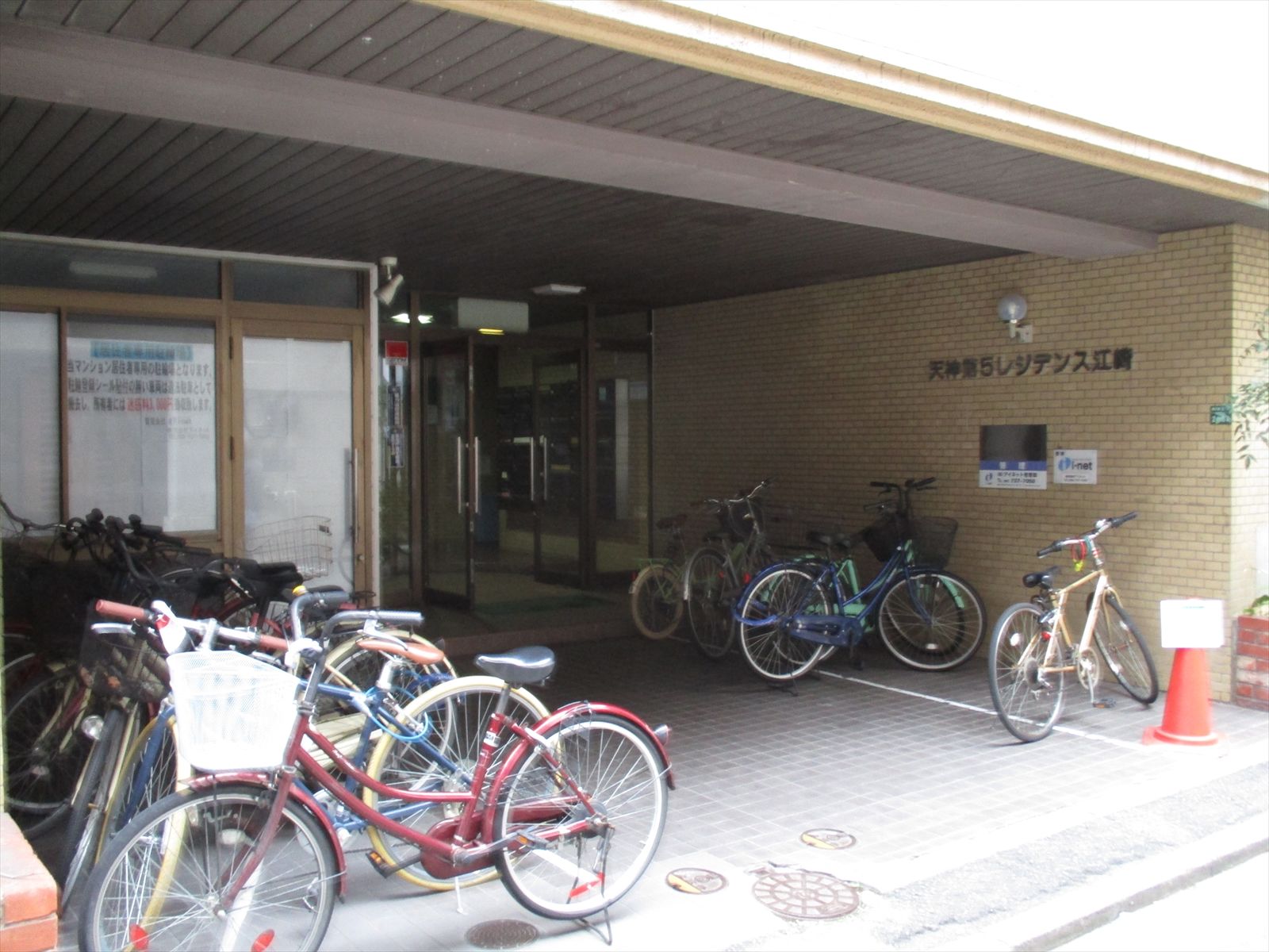 事務所横側出入口