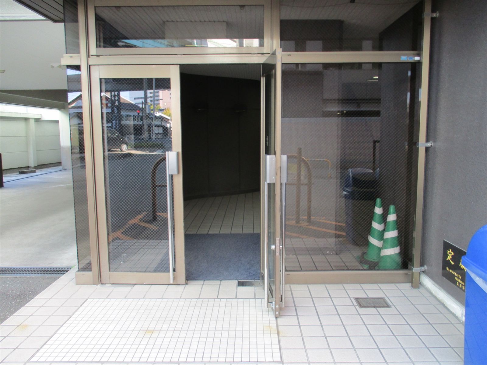 オフィスビルエントランス