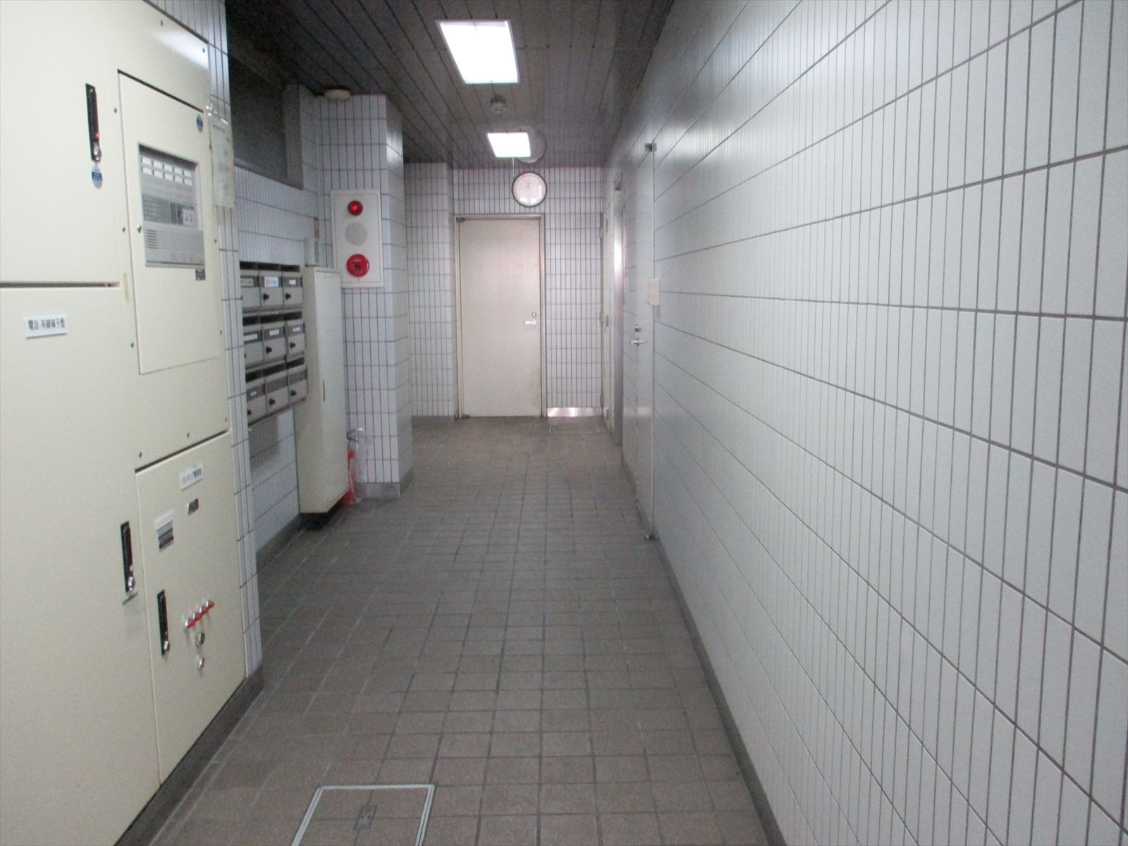 オフィスビル出入口