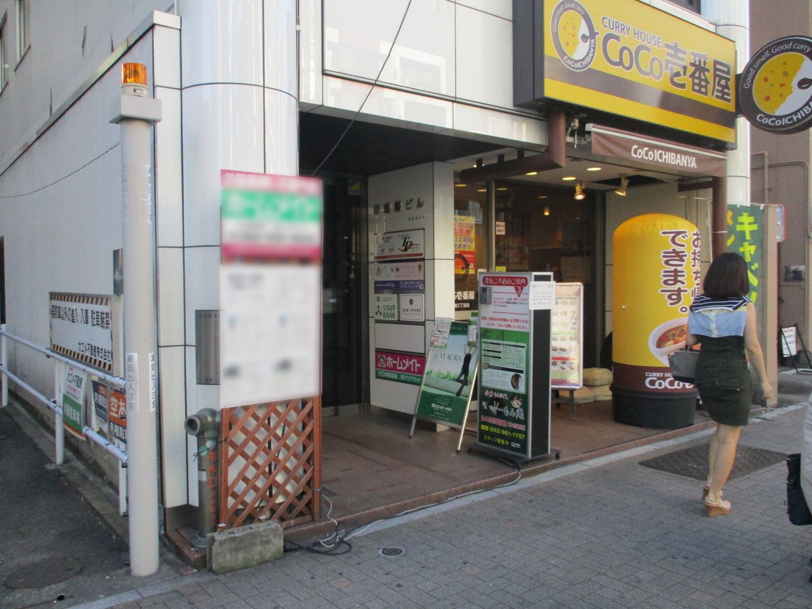 オフィスビル出入口