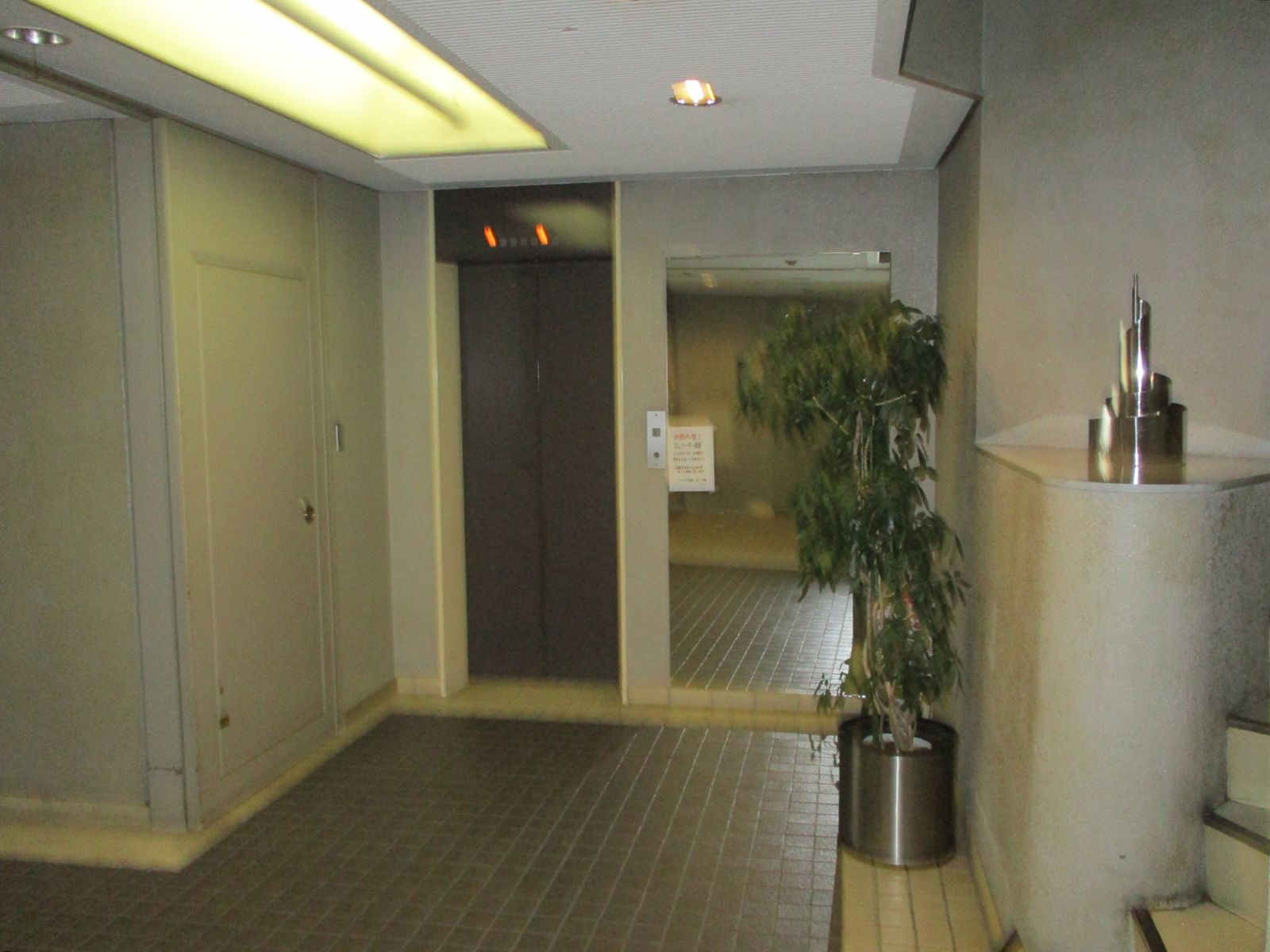 エントランスホール