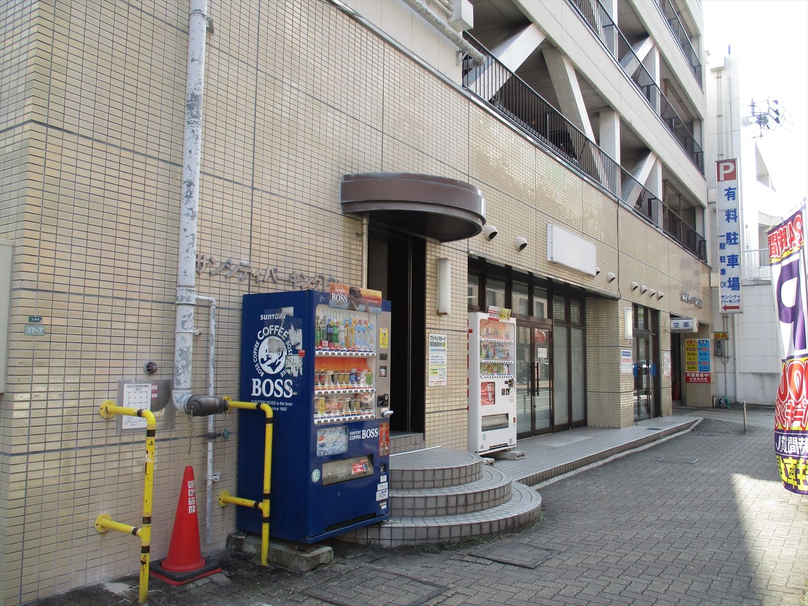 オフィスビル出入口