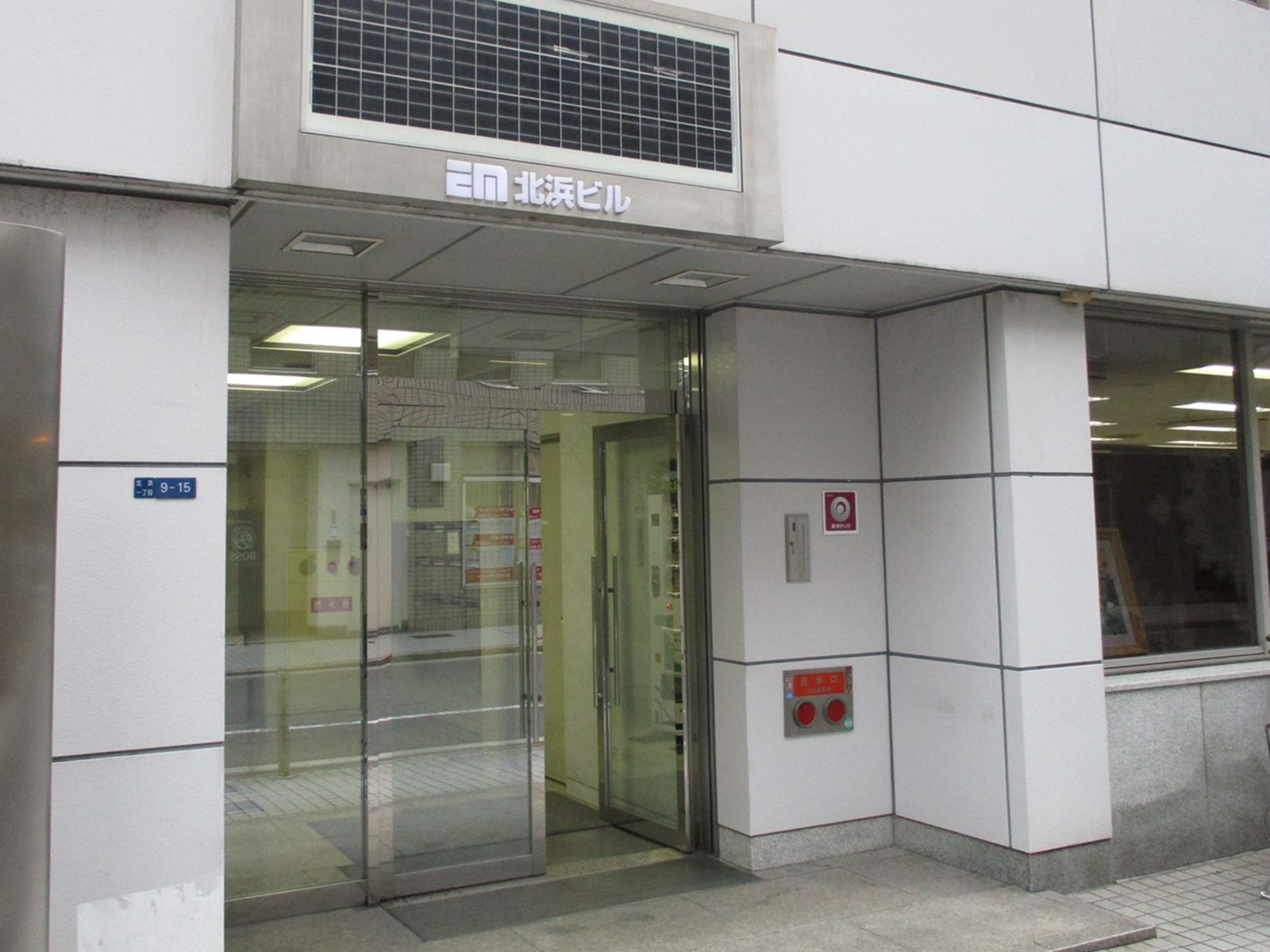 オフィスビル入口