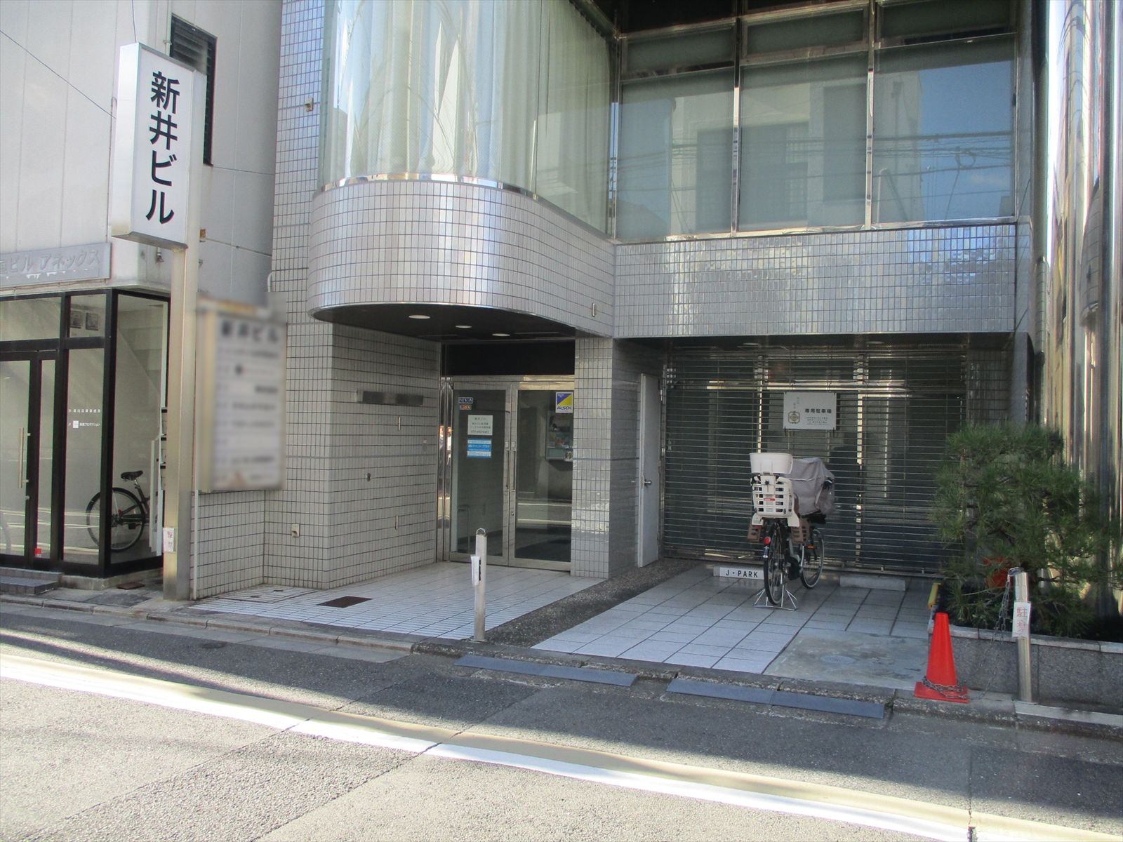 新井ビル1階の様子