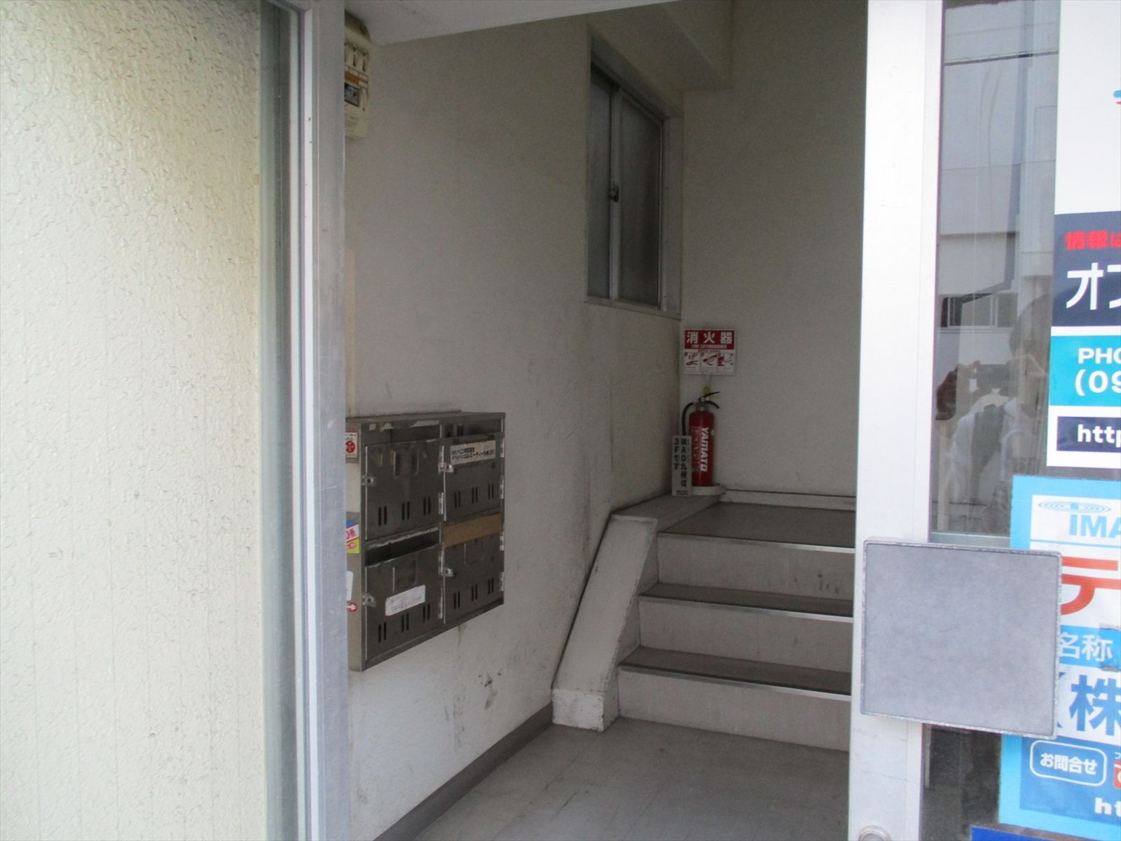 オフィス出入口