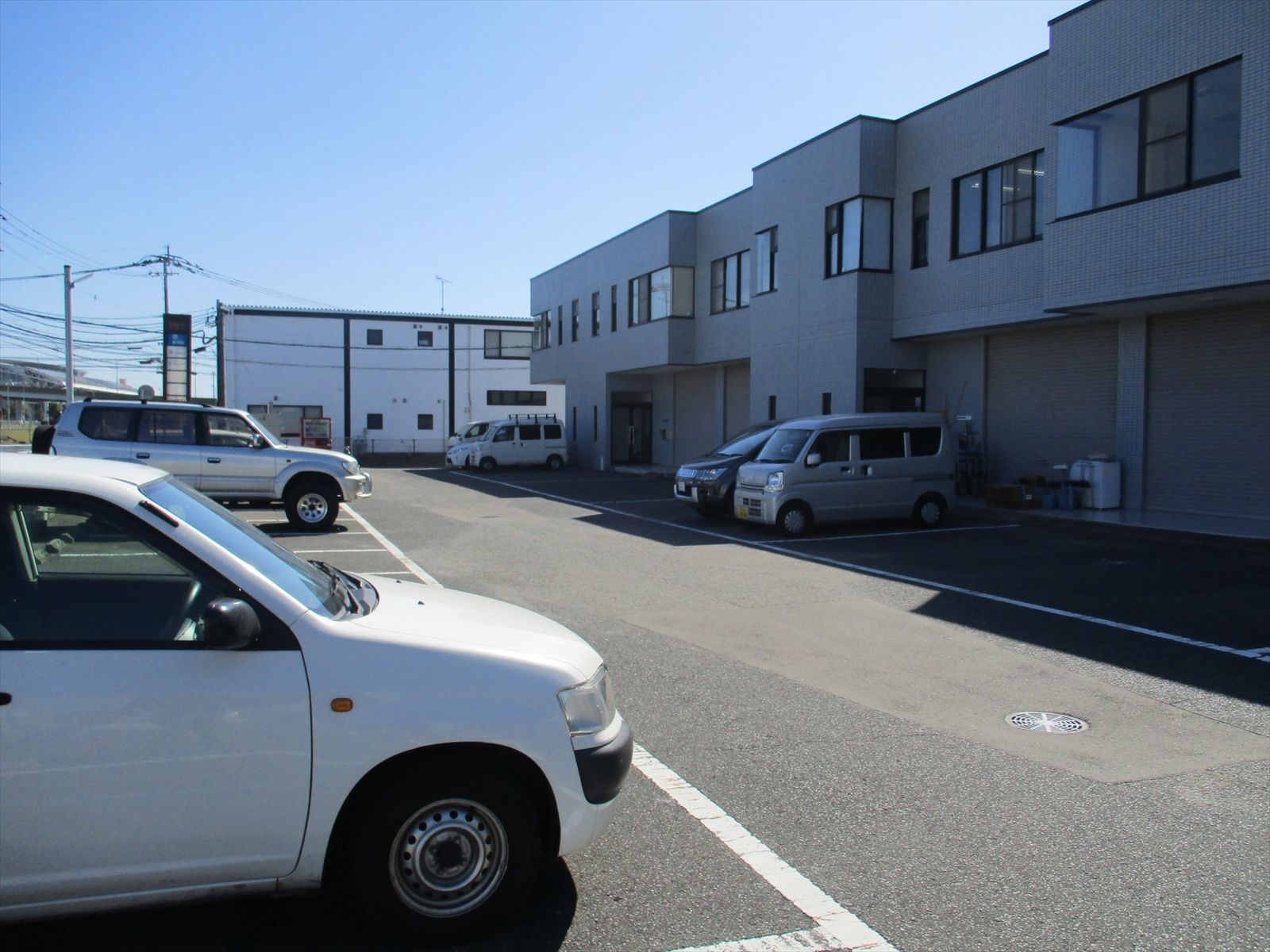 オフィスビル敷地内