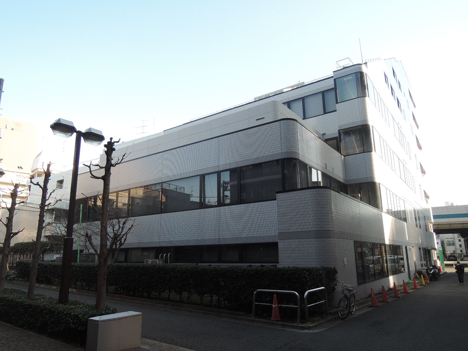 横長な建物