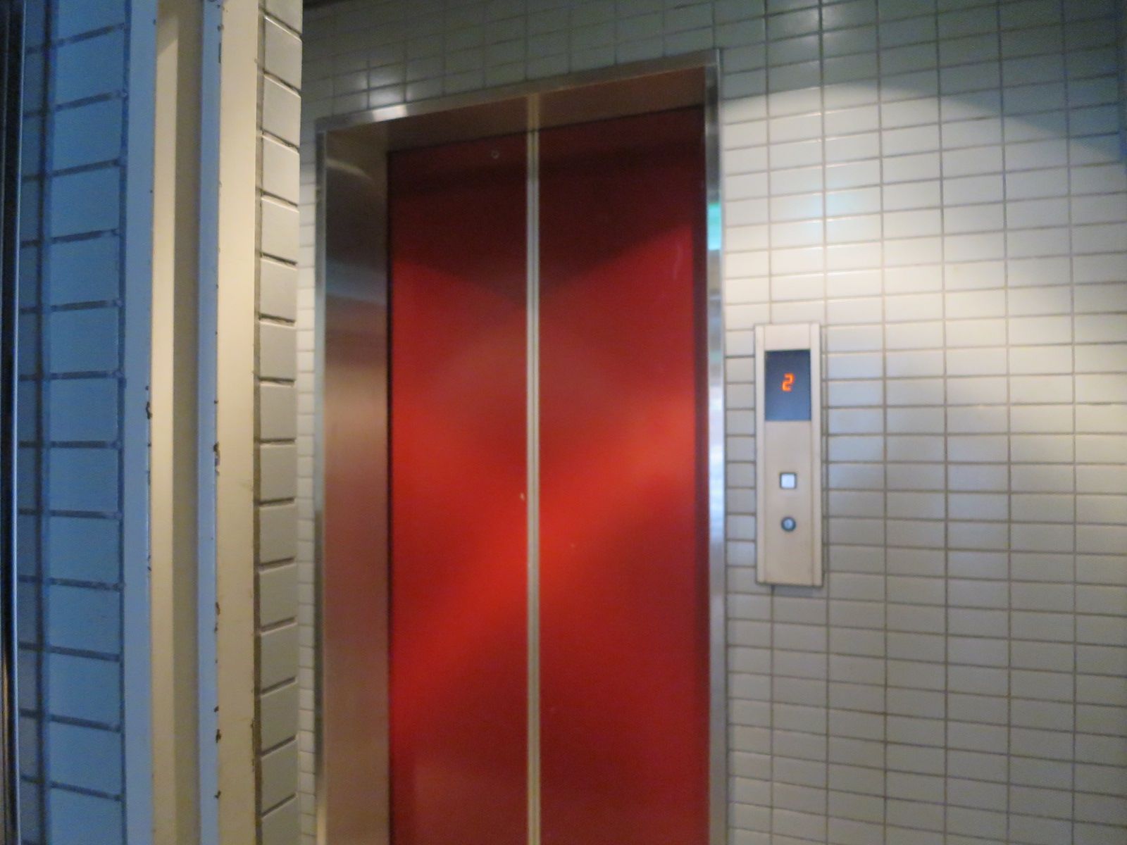 エレベーター1基