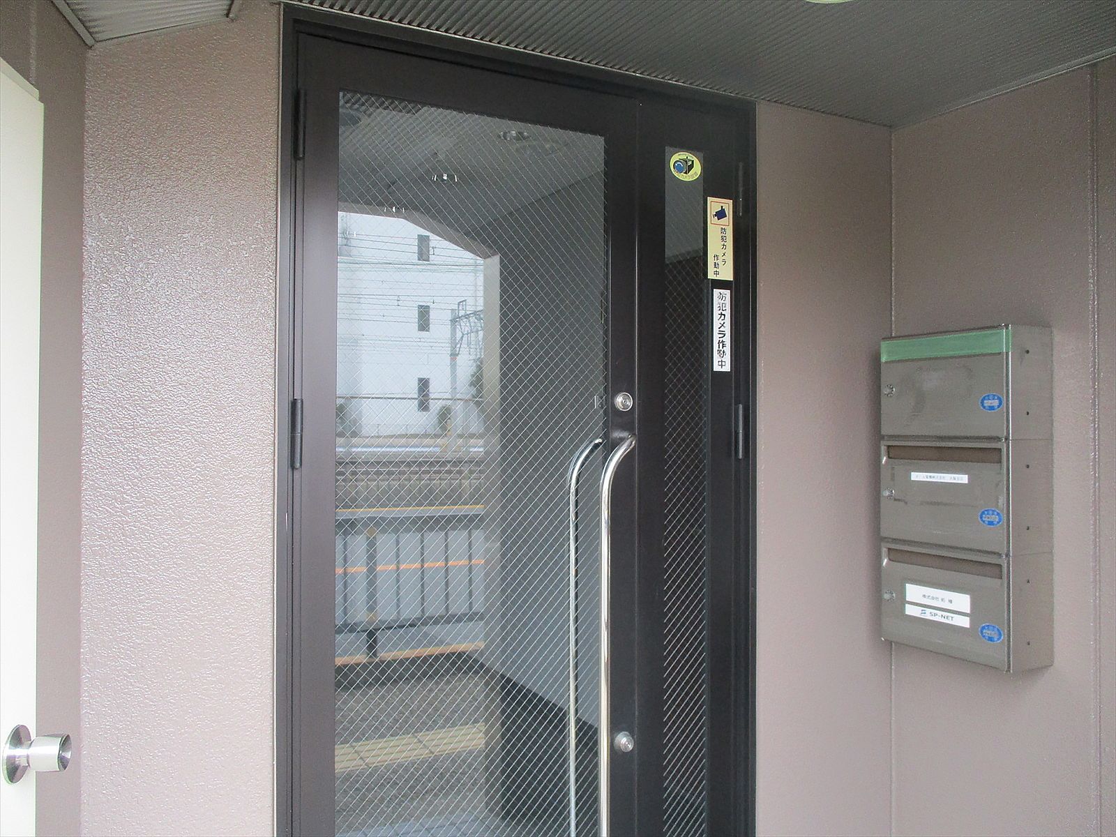 オフィスビル出入口
