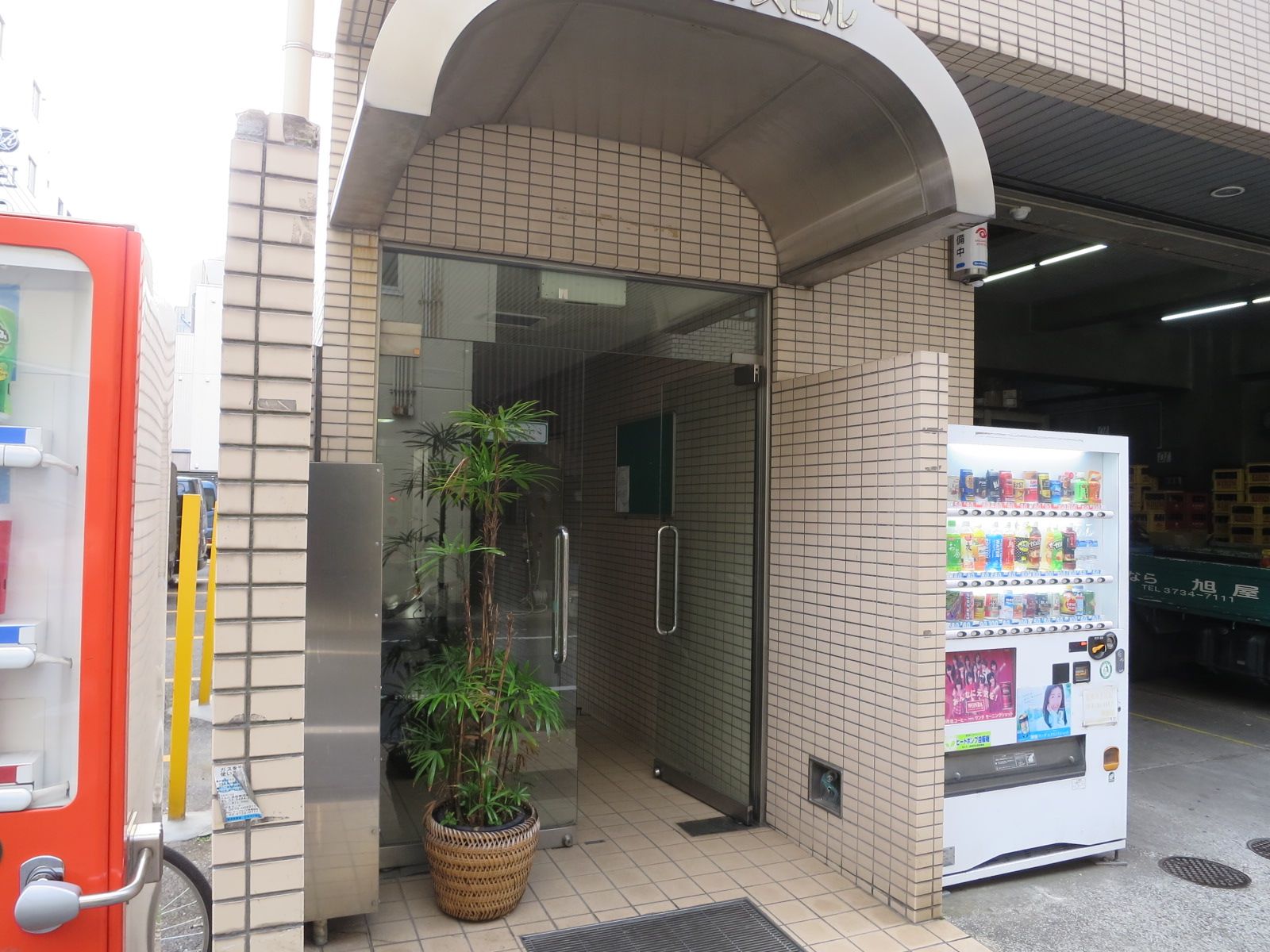 オフィス出入口