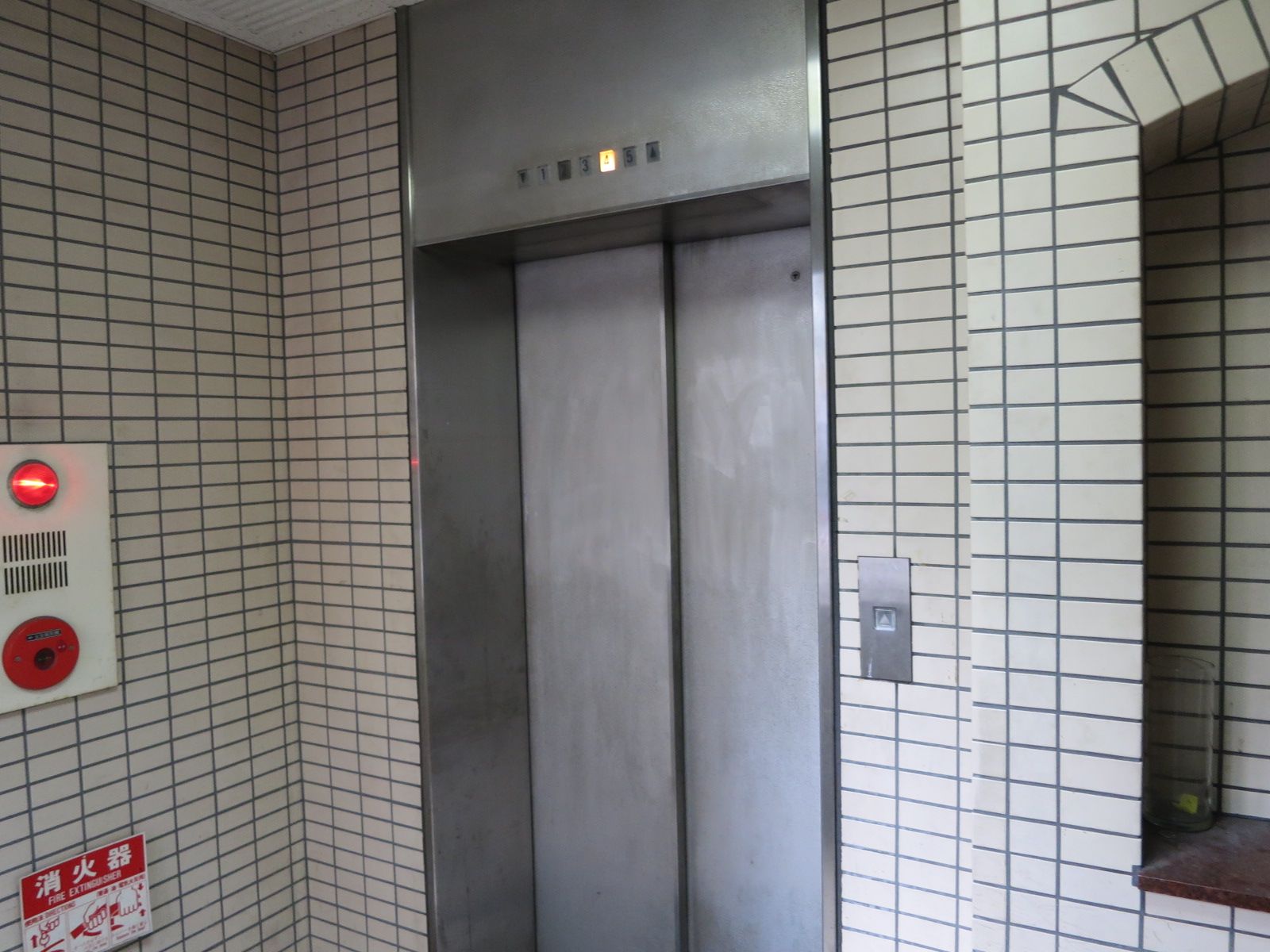 エレベーター1基
