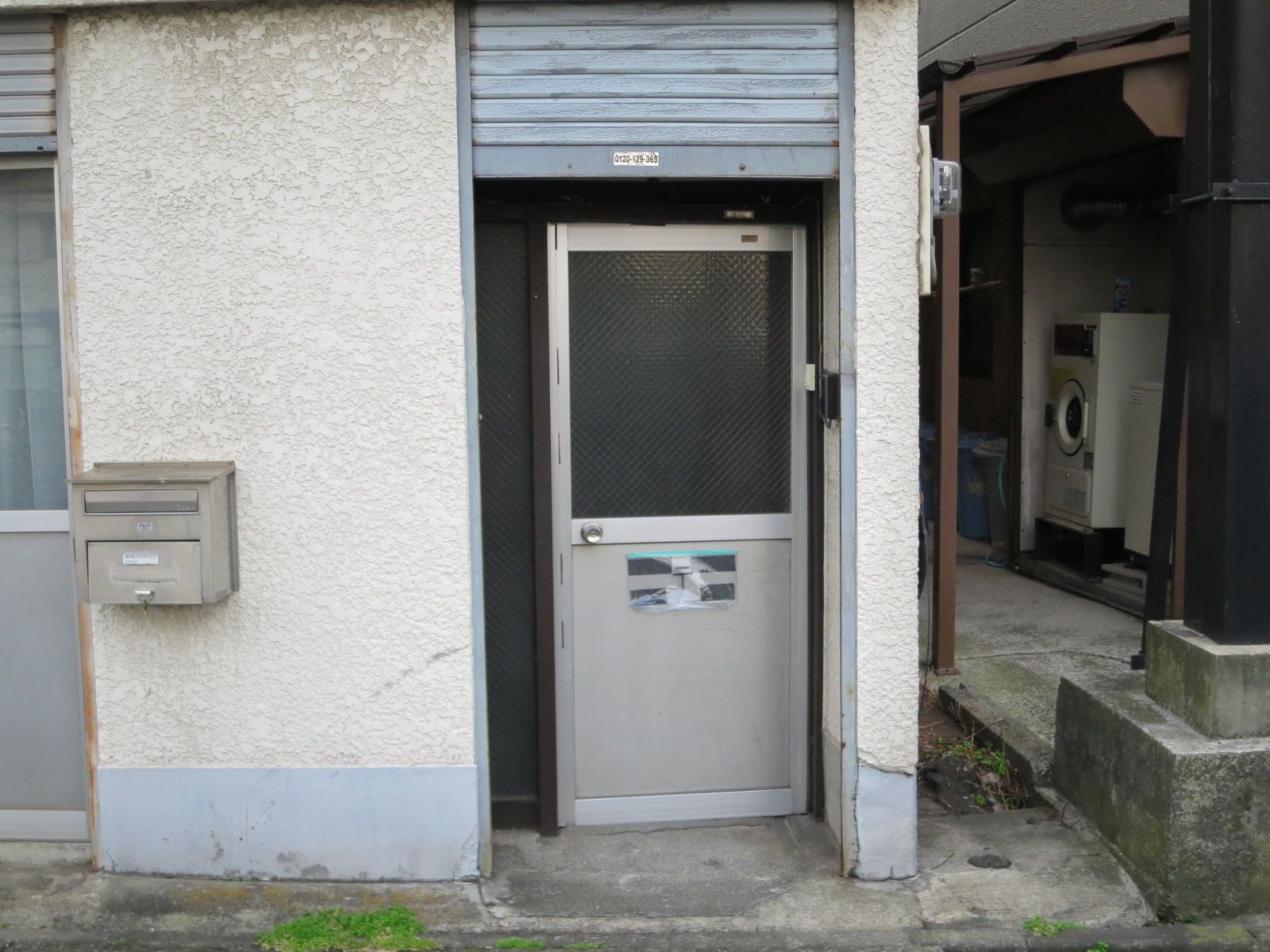 オフィス出入口