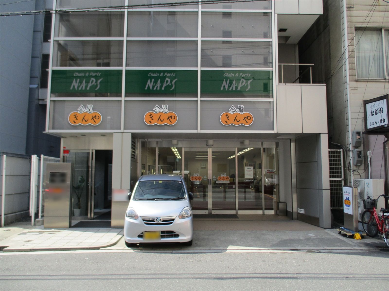 オフィスビル出入口