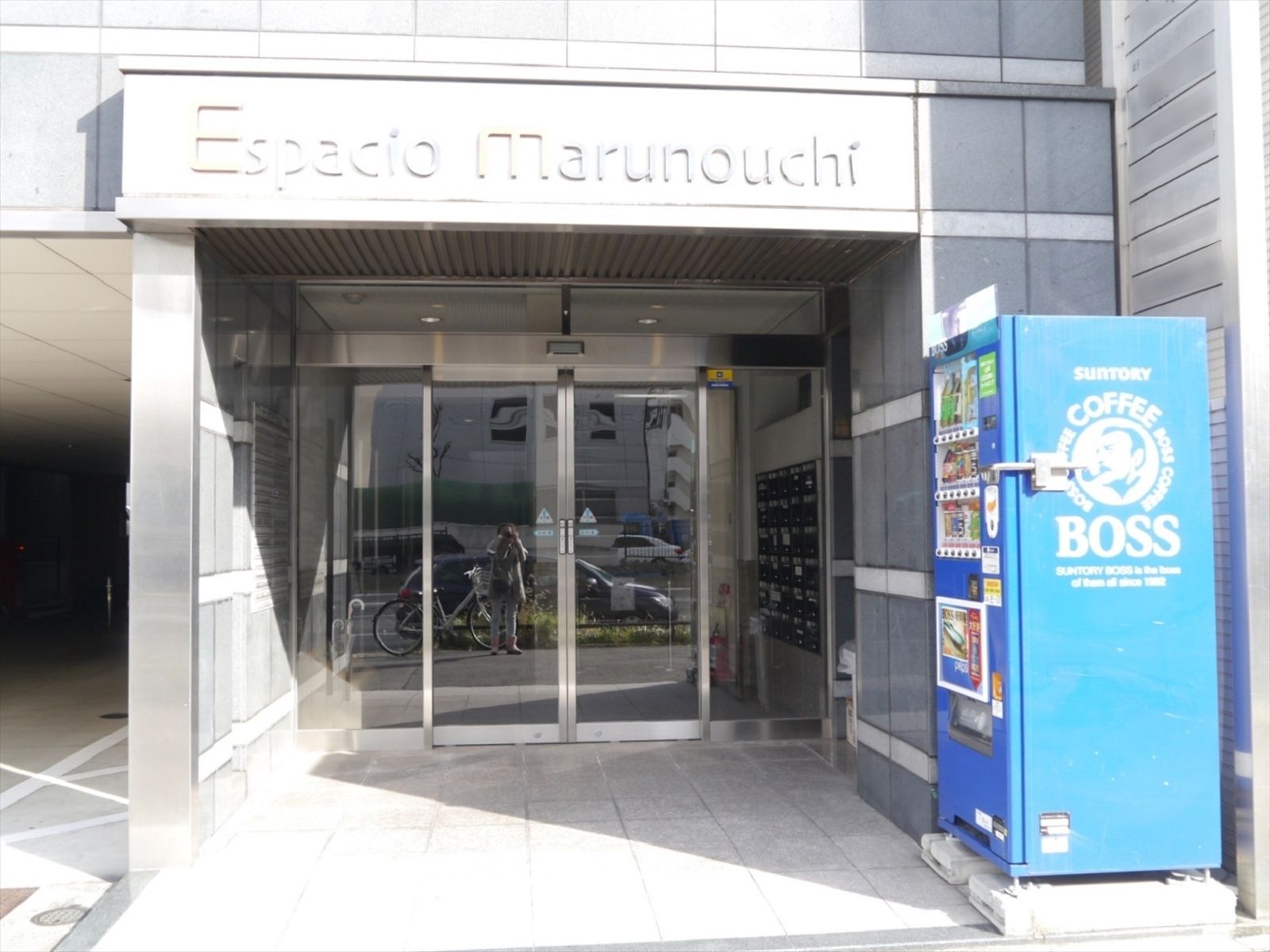 オフィスビルエントランス