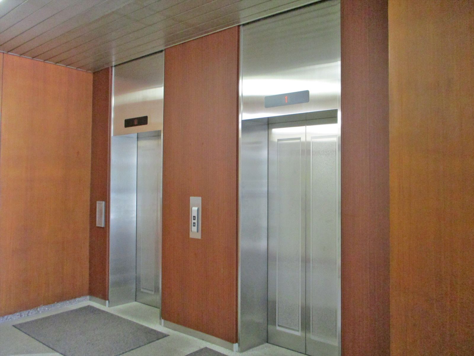 エレベーター(2基)