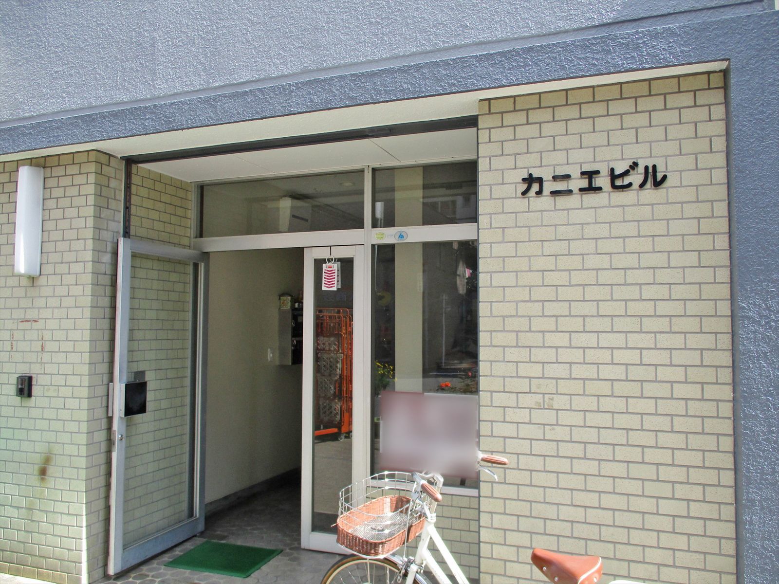 オフィスビルエントランス