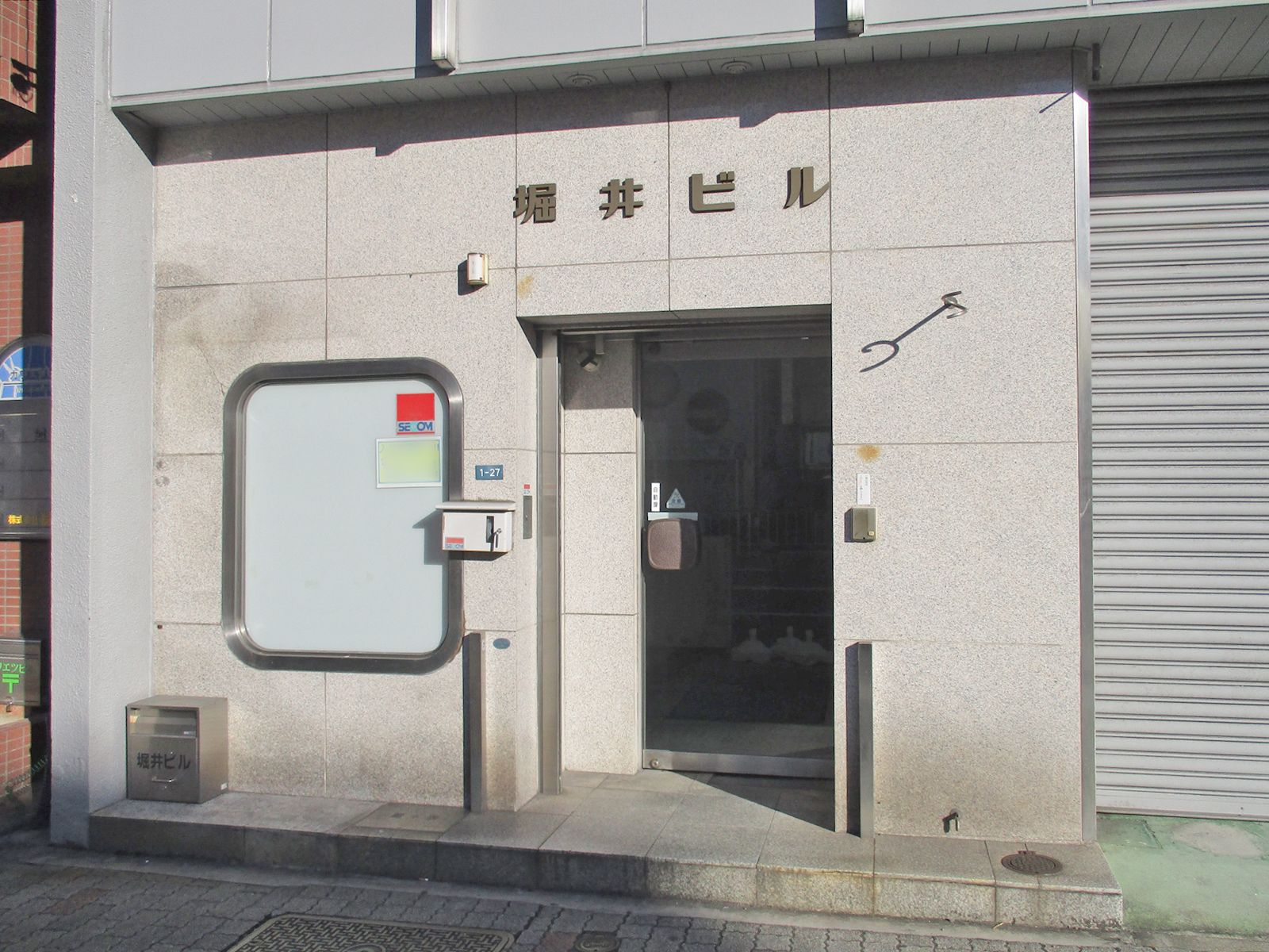 オフィスビルエントランス