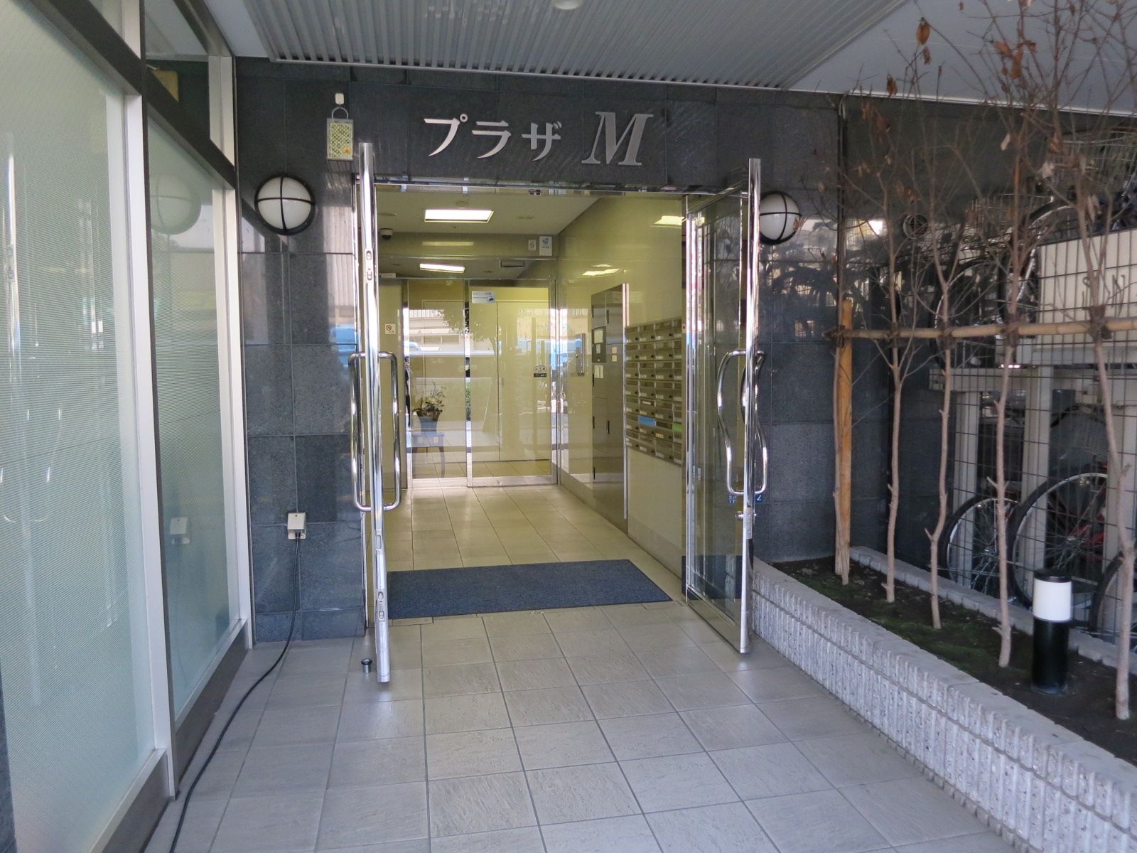 オフィスビルエントランス