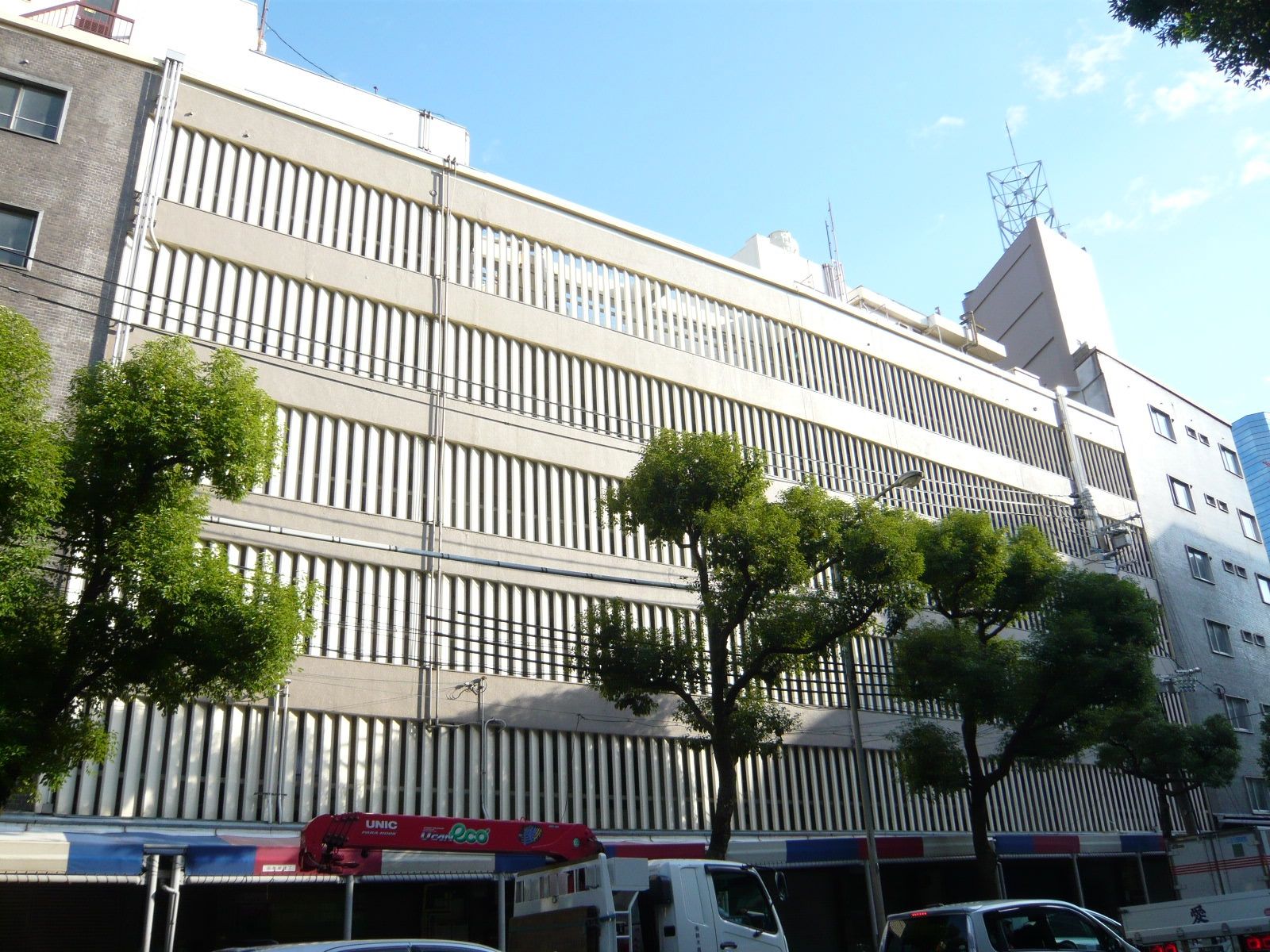 横長の外観