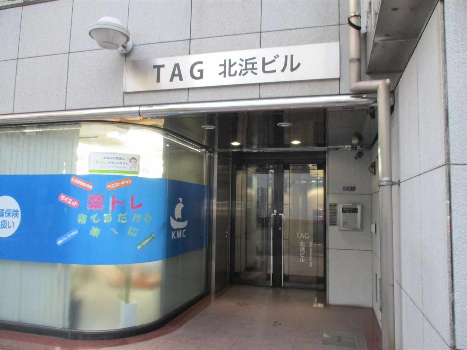 オフィスビル出入口
