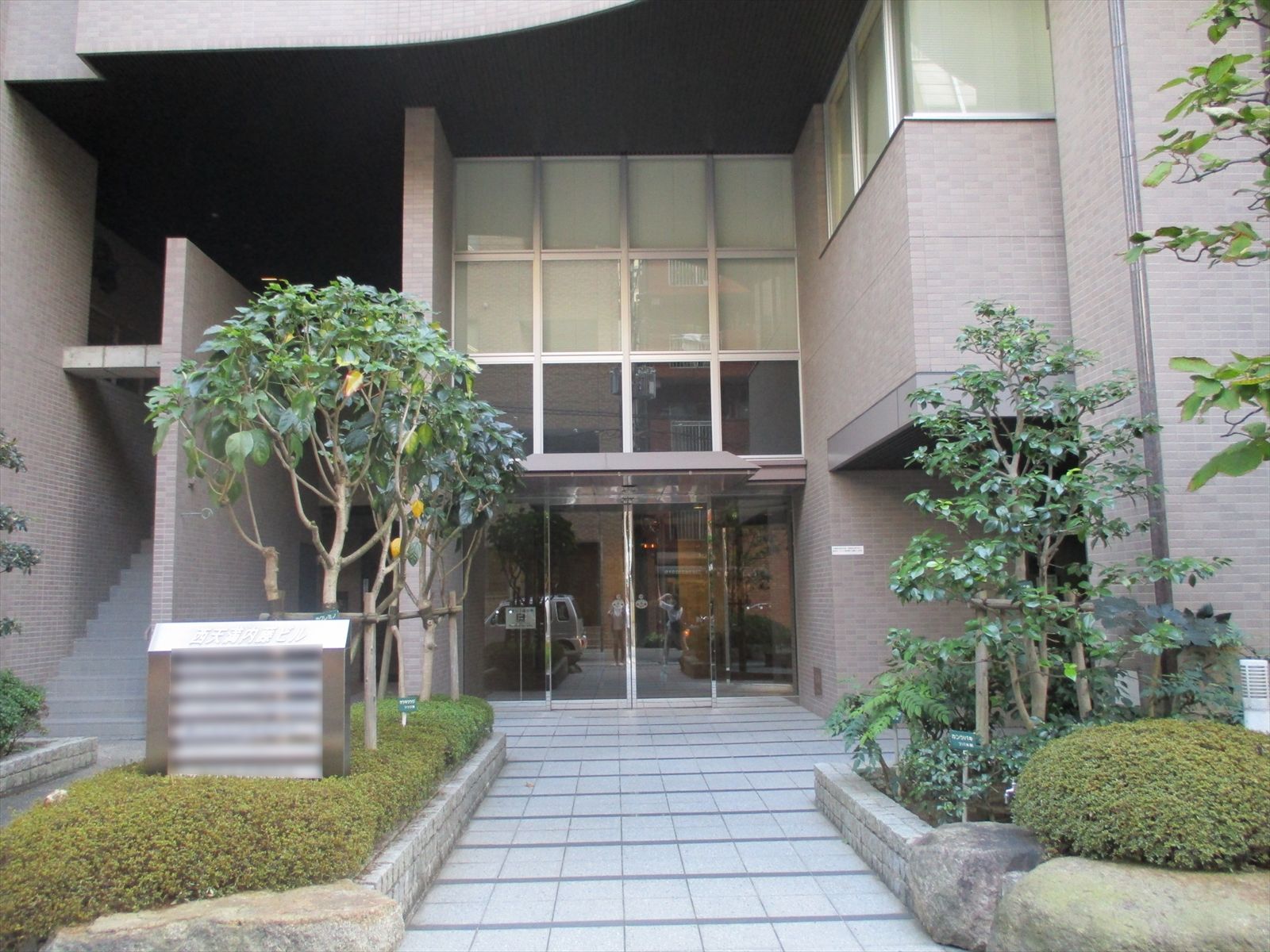 西天満内藤ビルエントランス付近