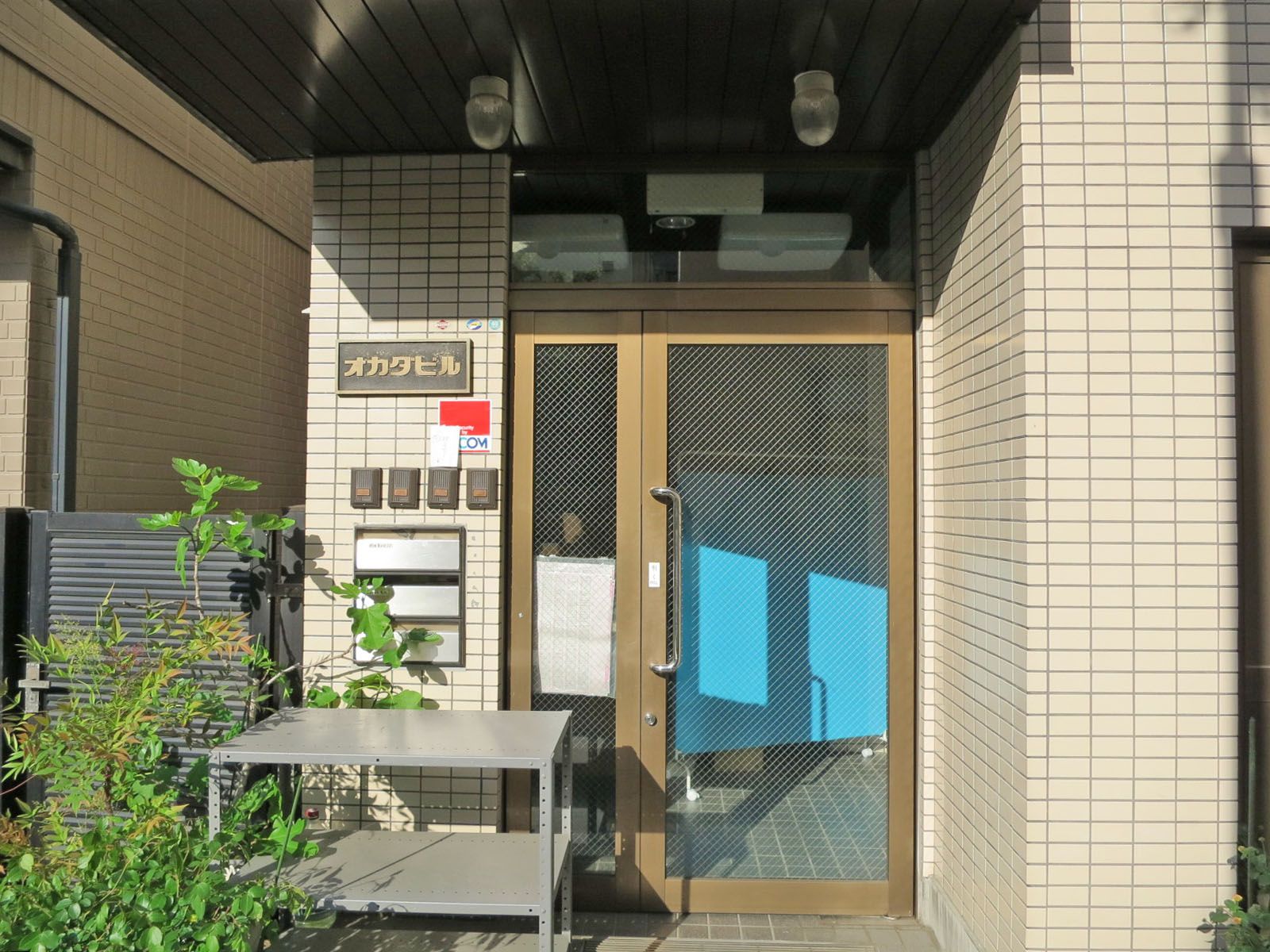 ビル出入口