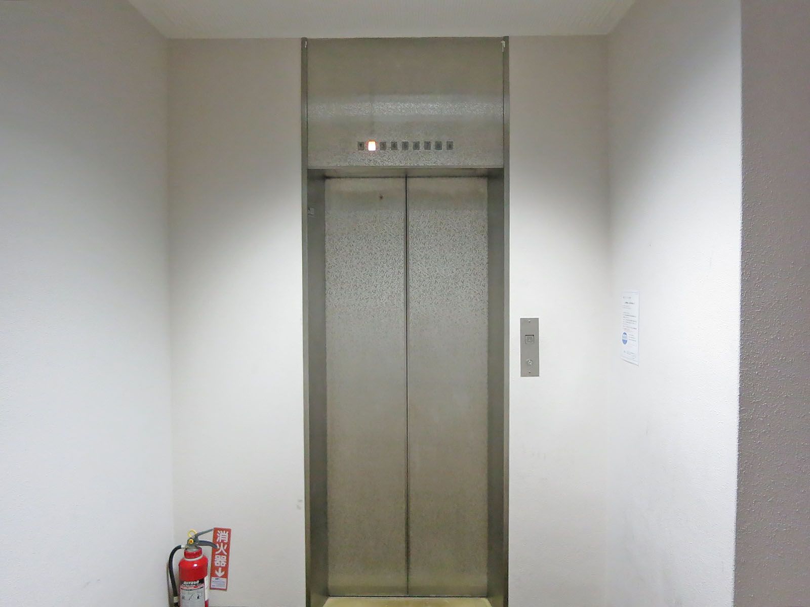 エレベーター1基