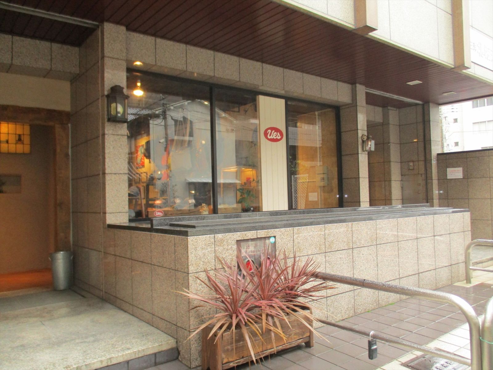 1階テナントのアパレルショップ