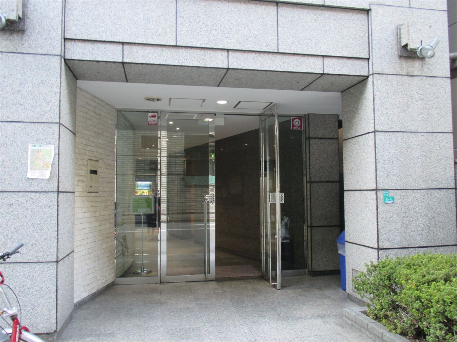 オフィスビルエントランス