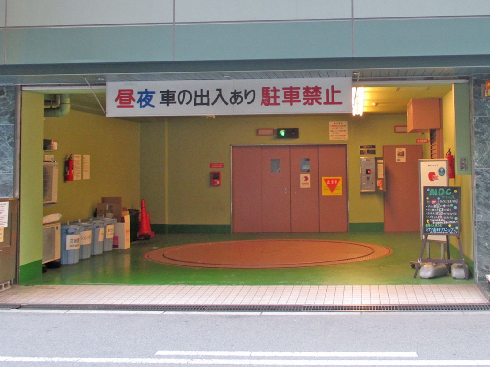 駐車場出入口