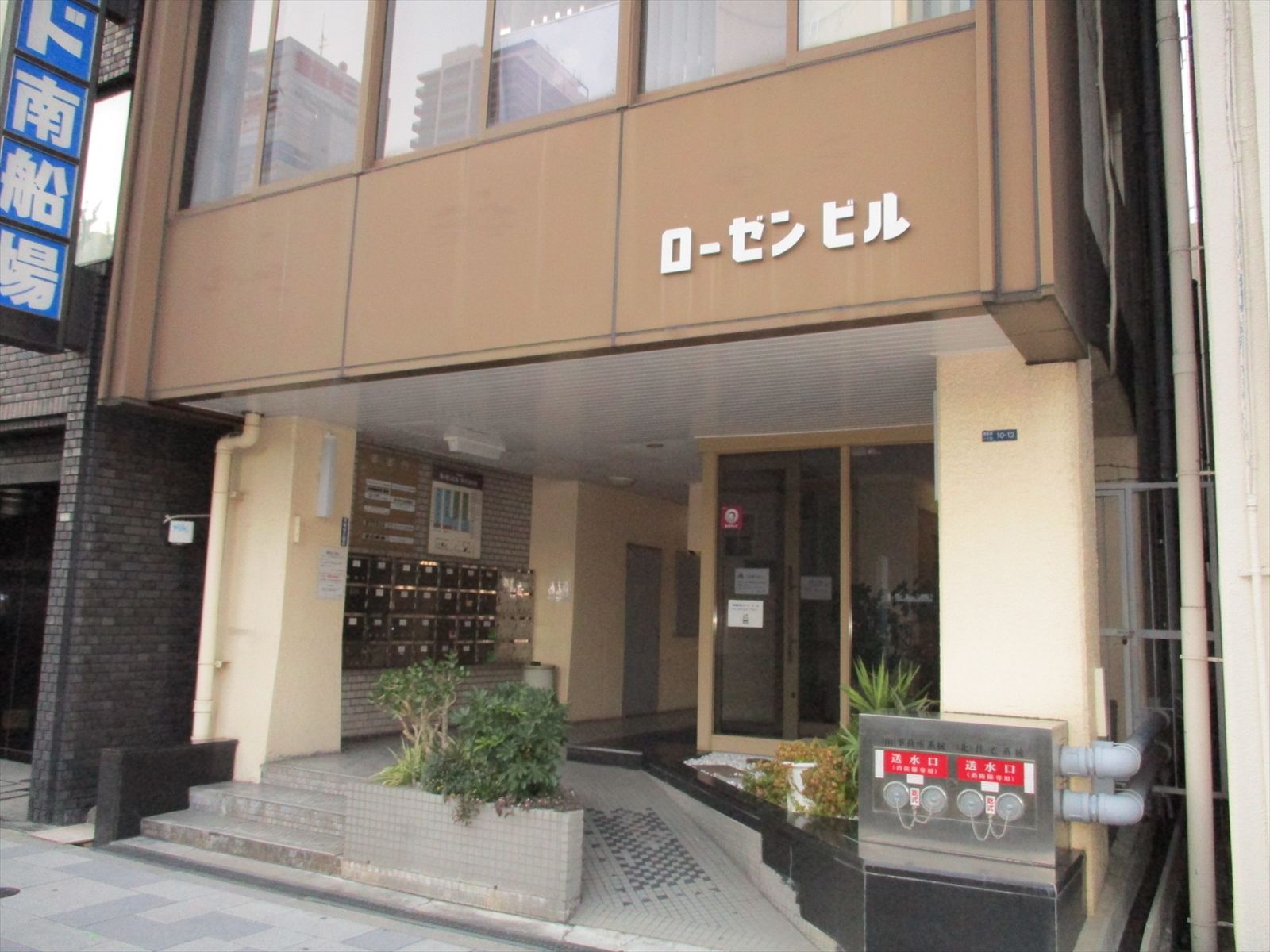オフィスビルエントランス