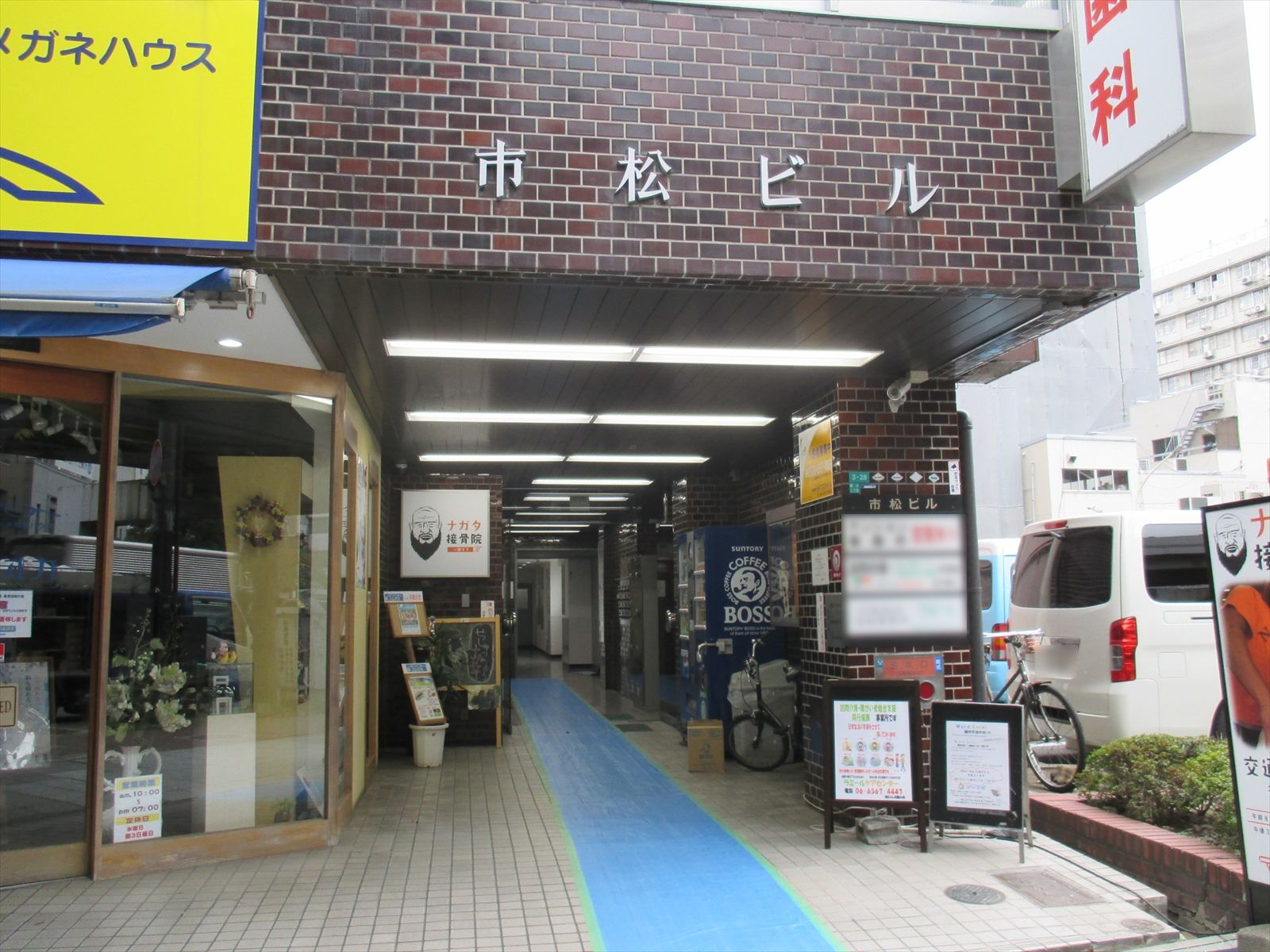 オフィスビルエントランス