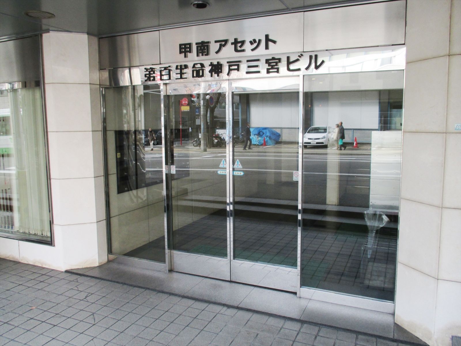オフィスビルエントランス