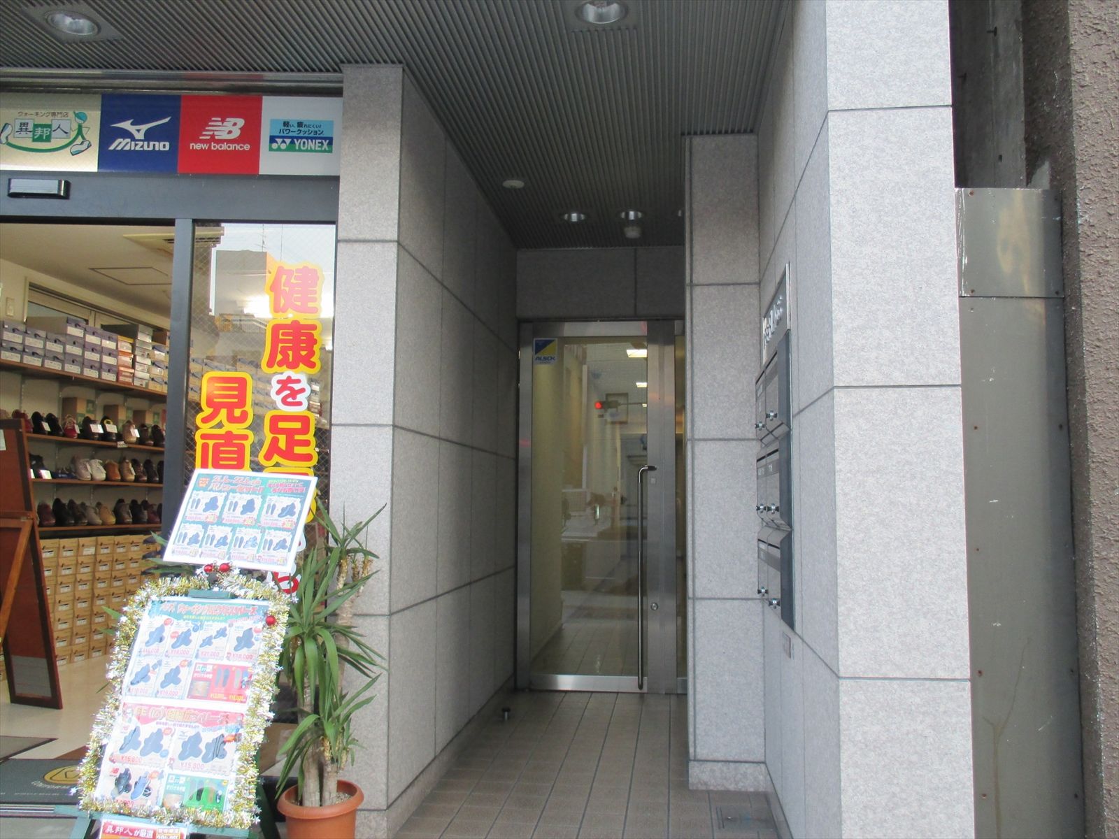 オフィスビル出入口