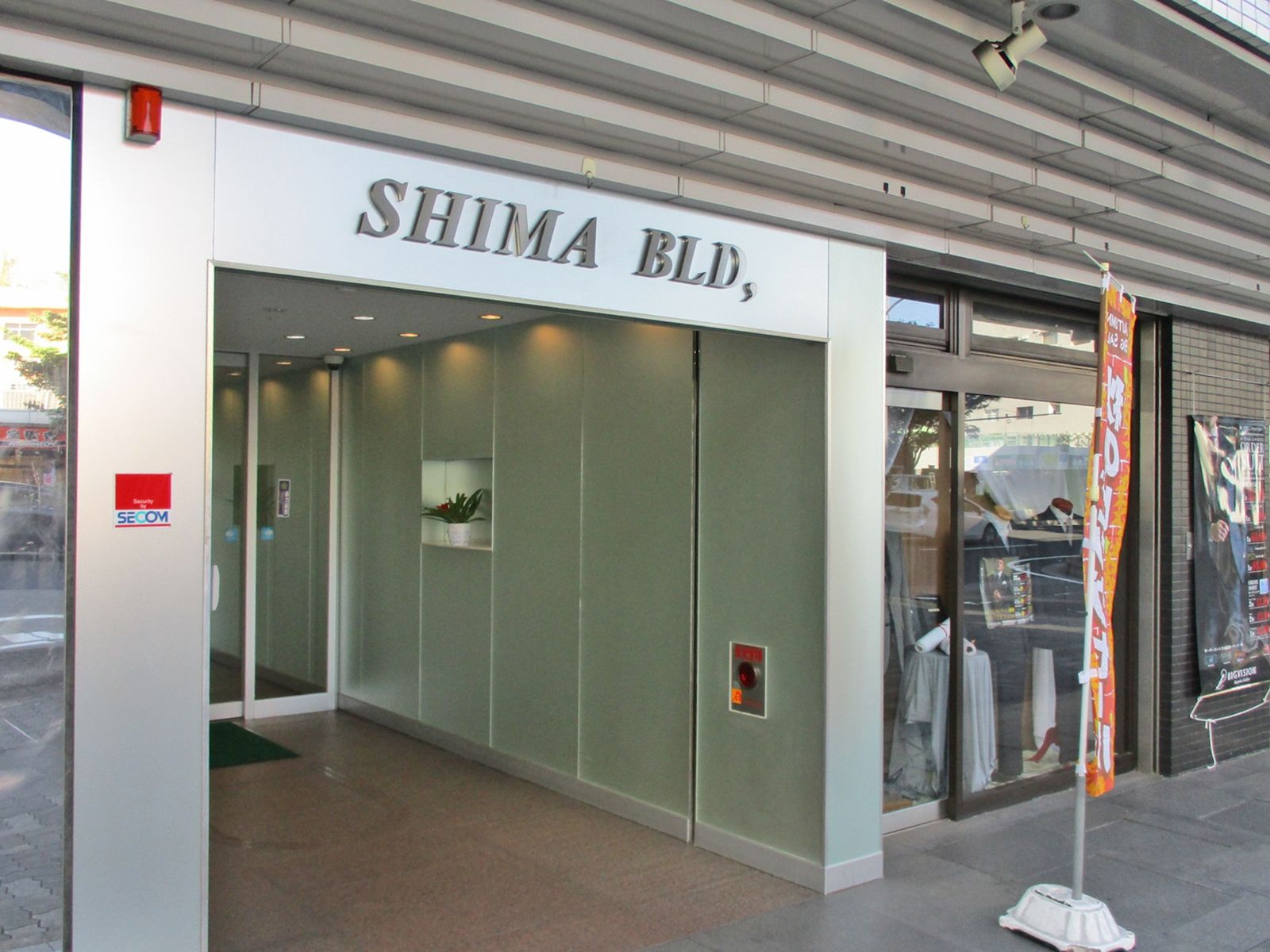 オフィスビル出入口