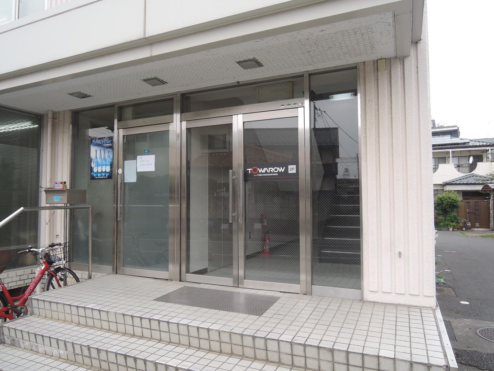 オフィス出入口
