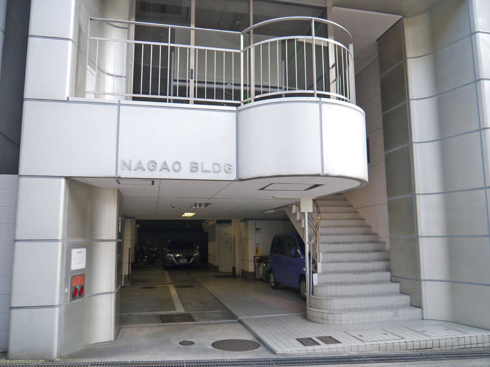 オフィスビル出入口