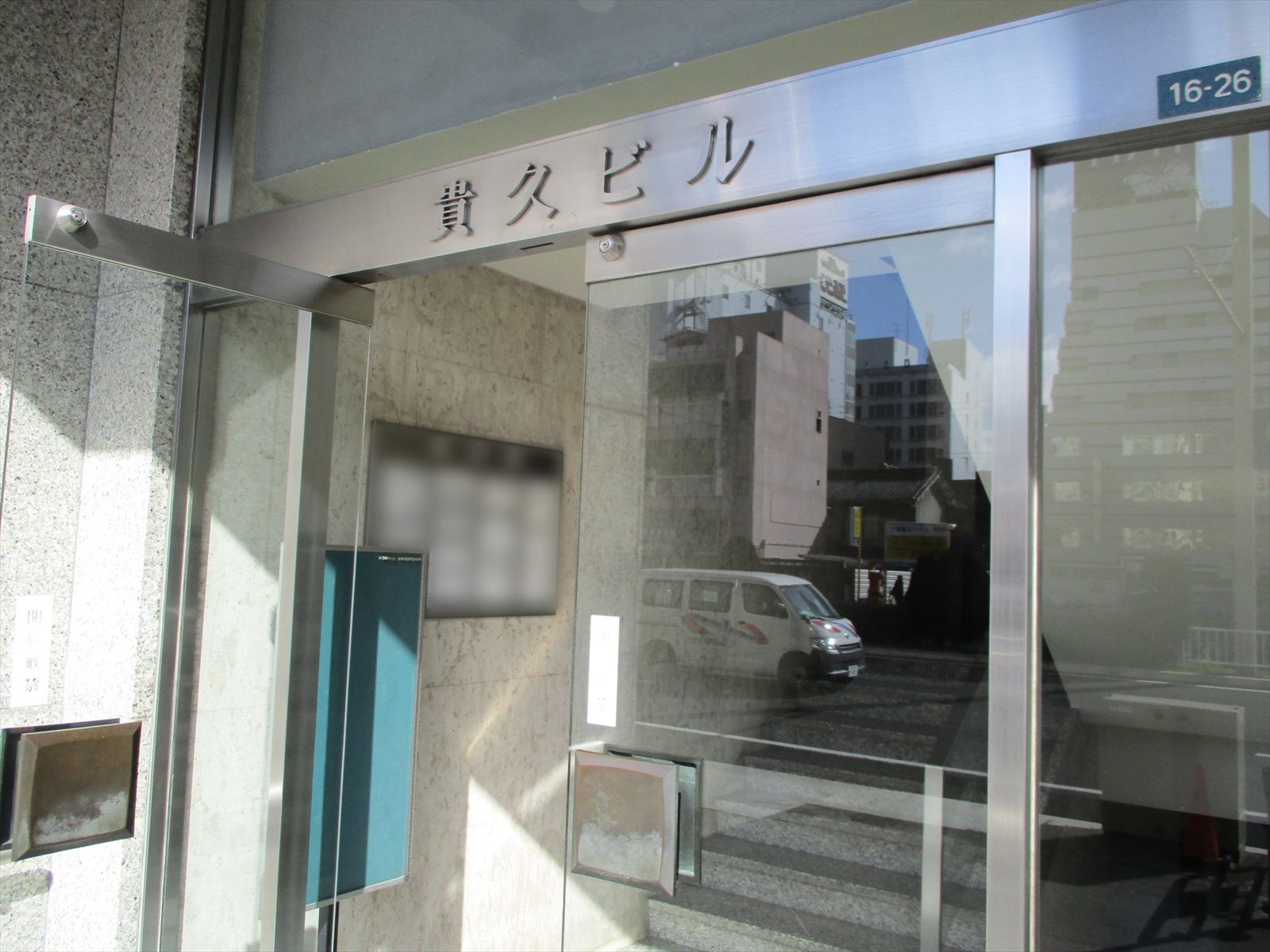オフィスビル出入口