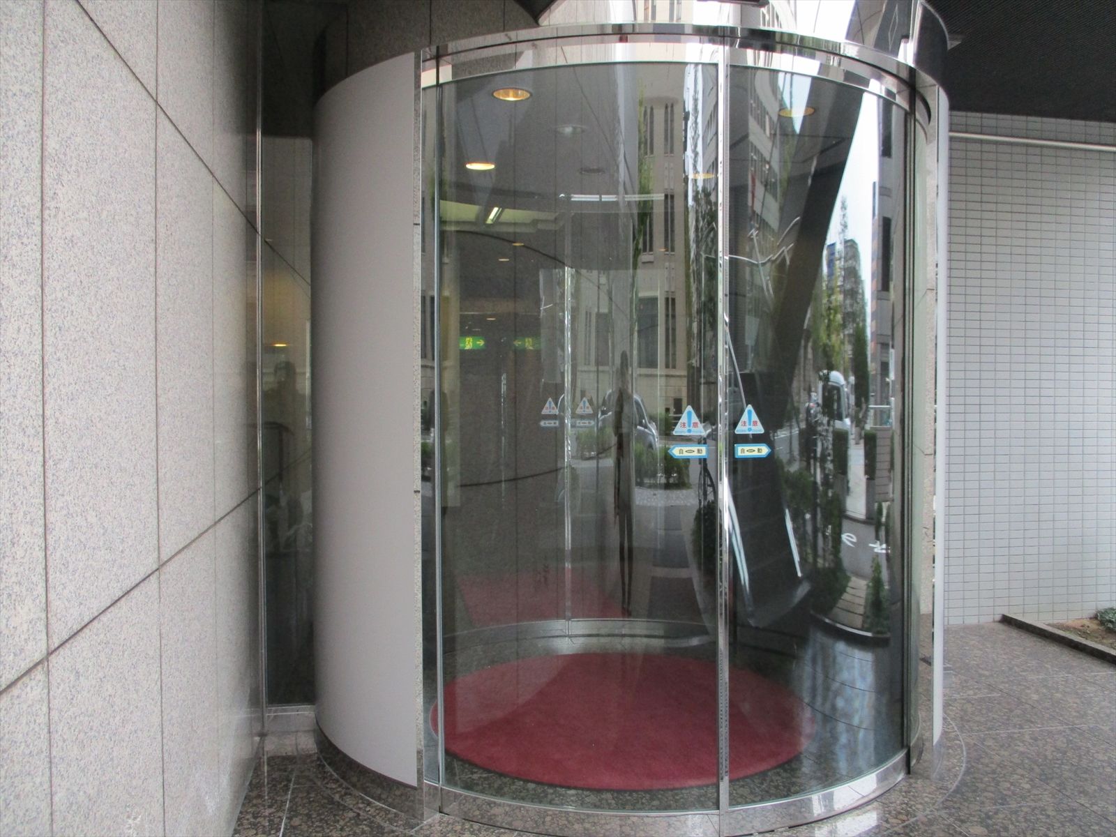 ヤサカ河原町ビルエントランス